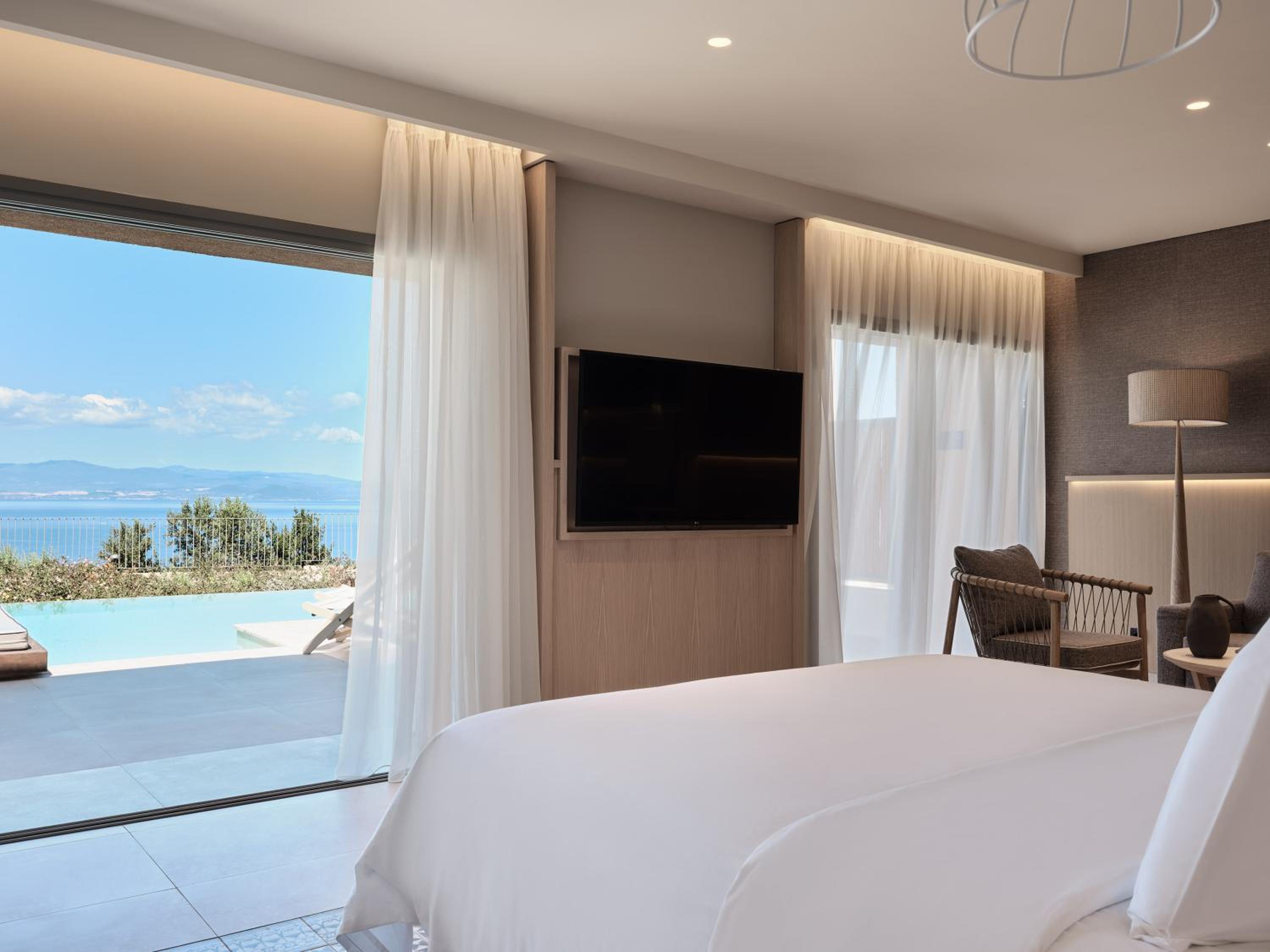 One Bedroom Panoramic suite Sea View with Private Pool & Hot Tub - Photo 22