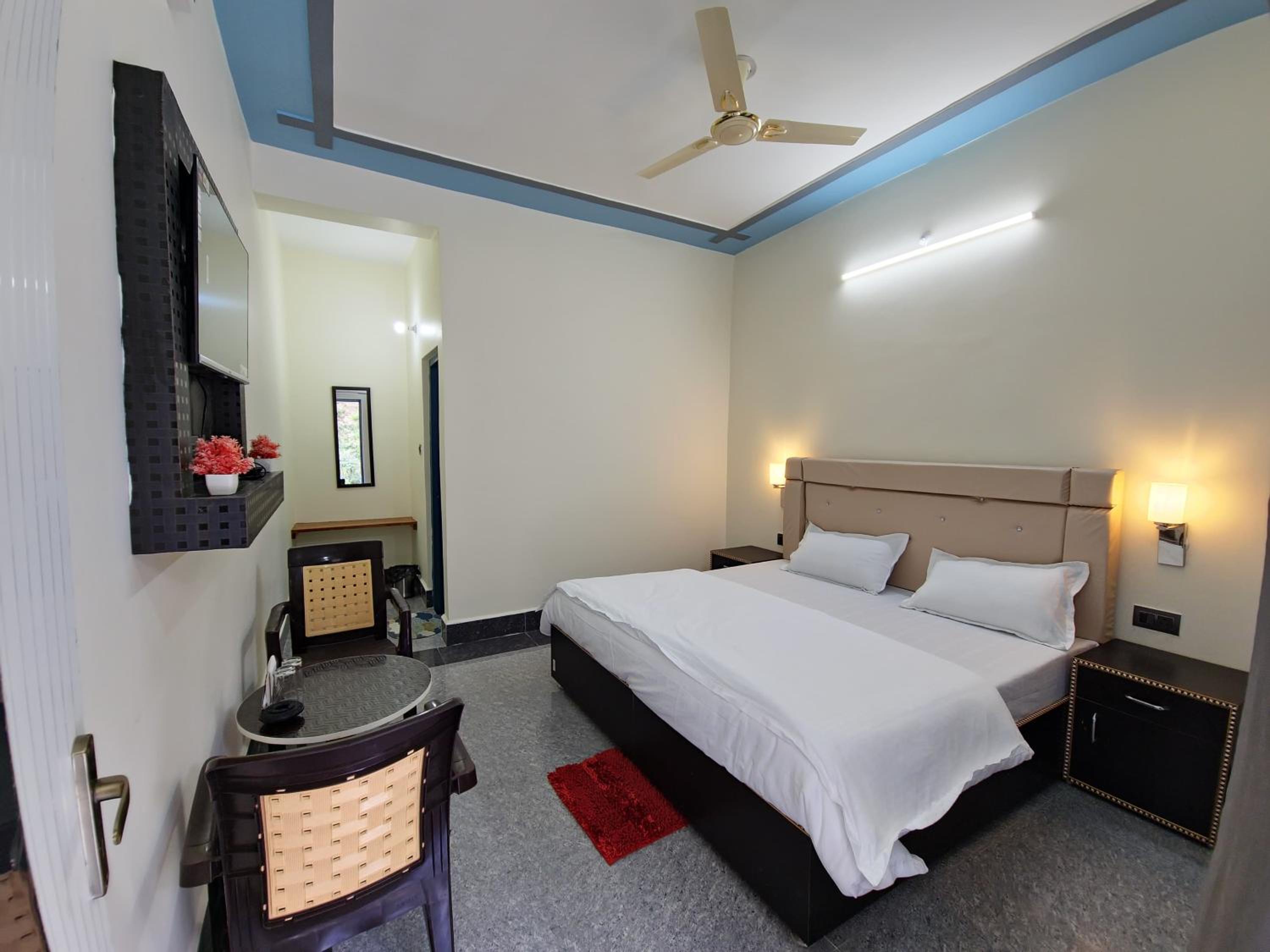 Deluxe Double Room with Bath photo 1