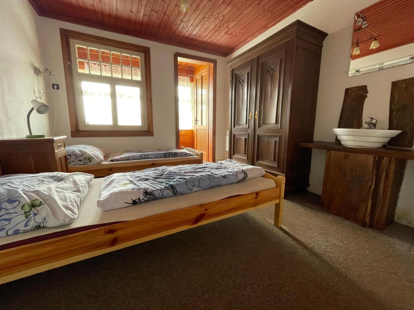 Twin Room with Shared Bathroom photo 1