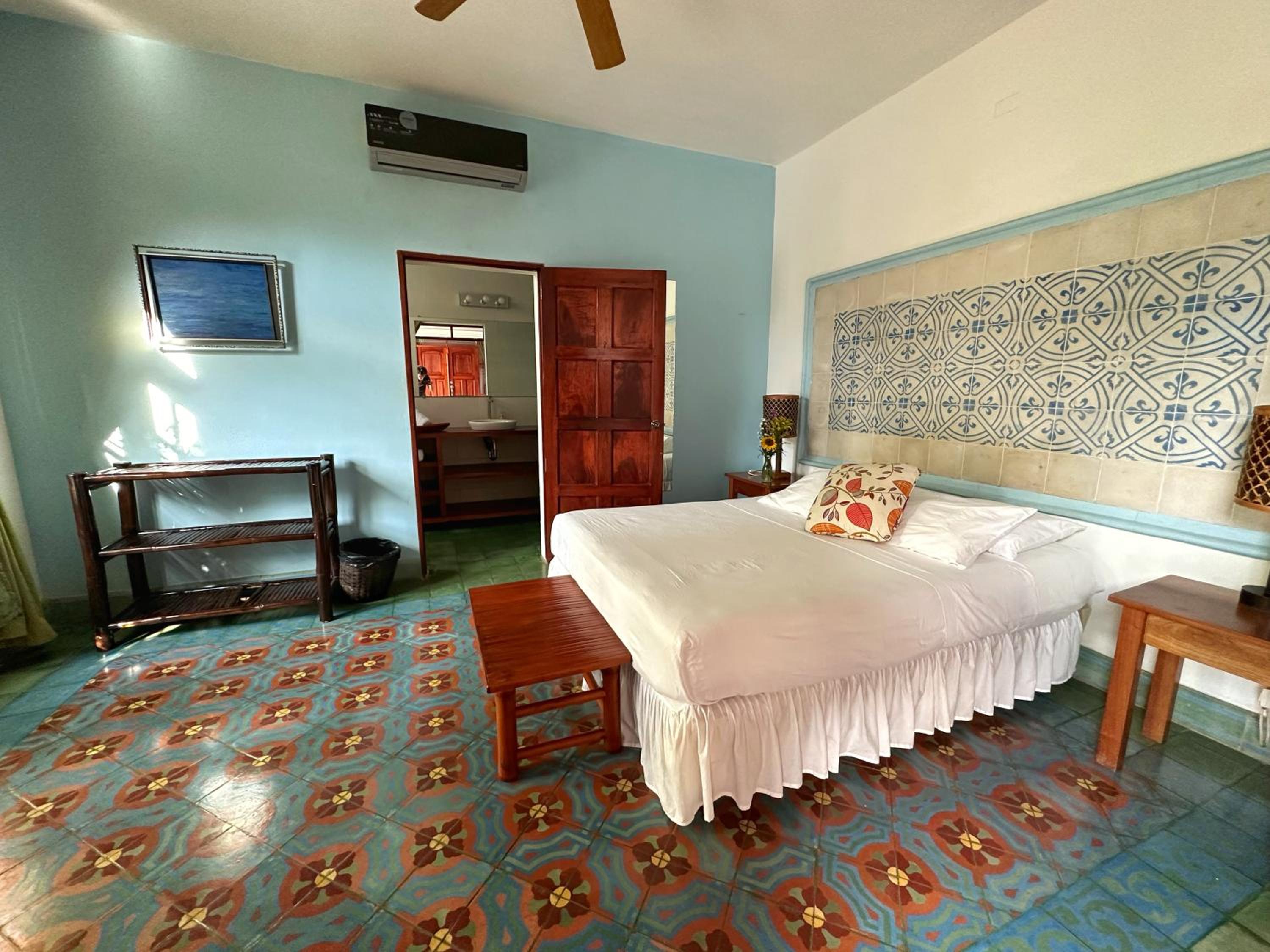 Deluxe Queen Suite