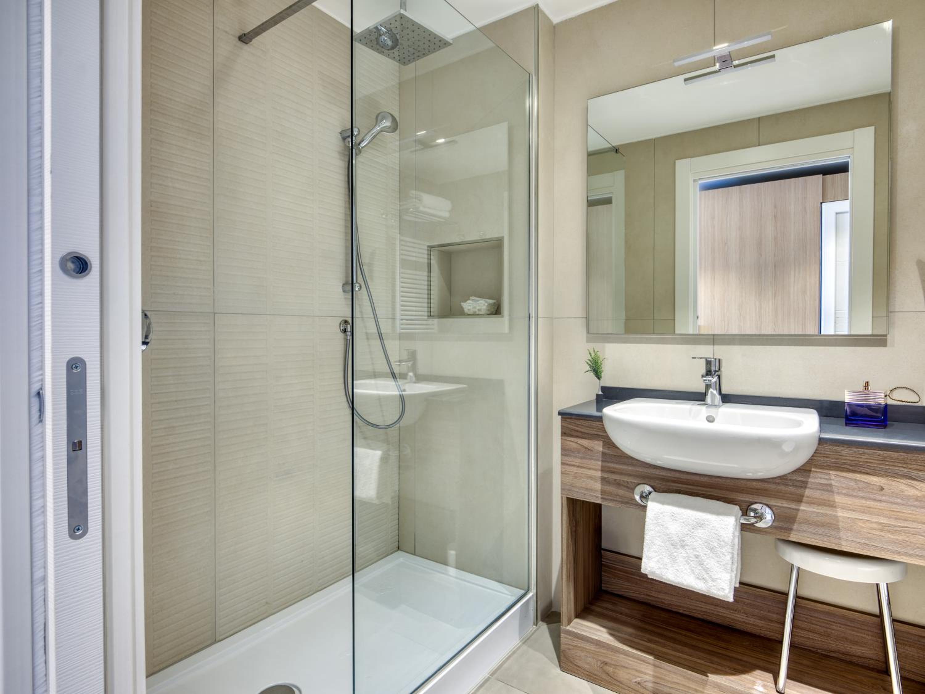 Panoramic Double or Twin Room - Photo 8
