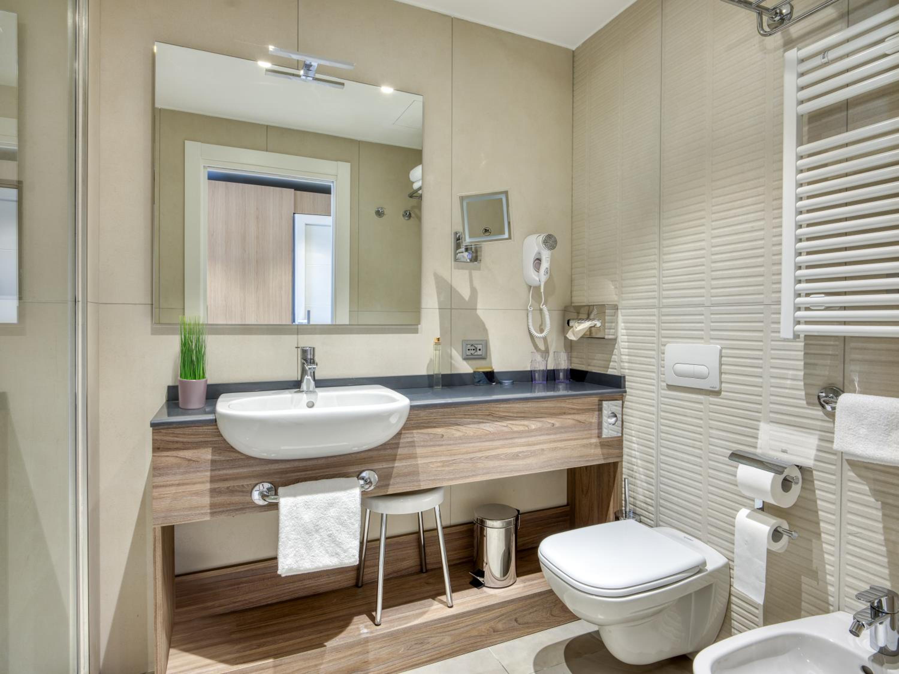 Panoramic Double or Twin Room - Photo 7