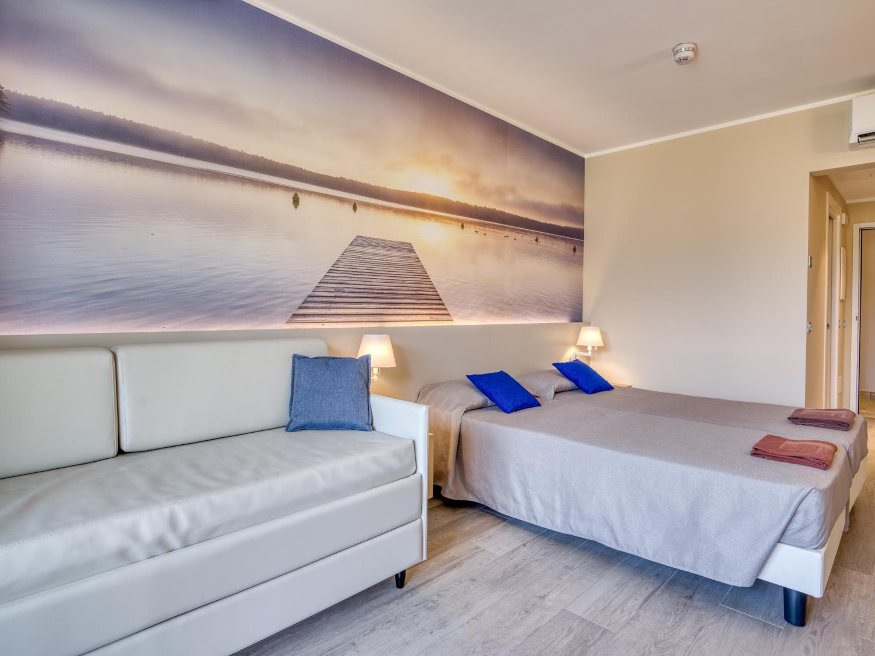 Panoramic Double or Twin Room - Photo 6