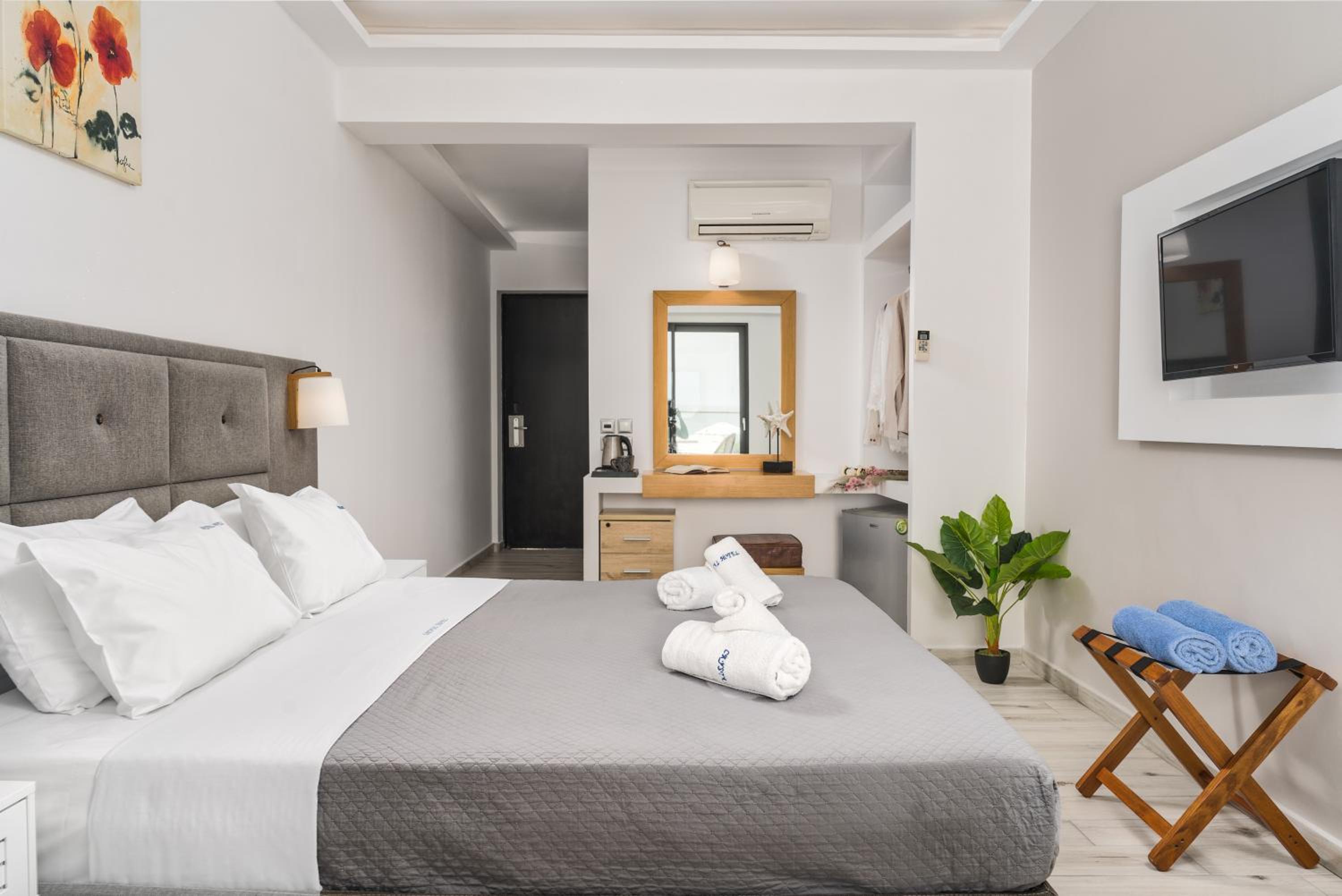 Deluxe Double Room with Sea View photo 2