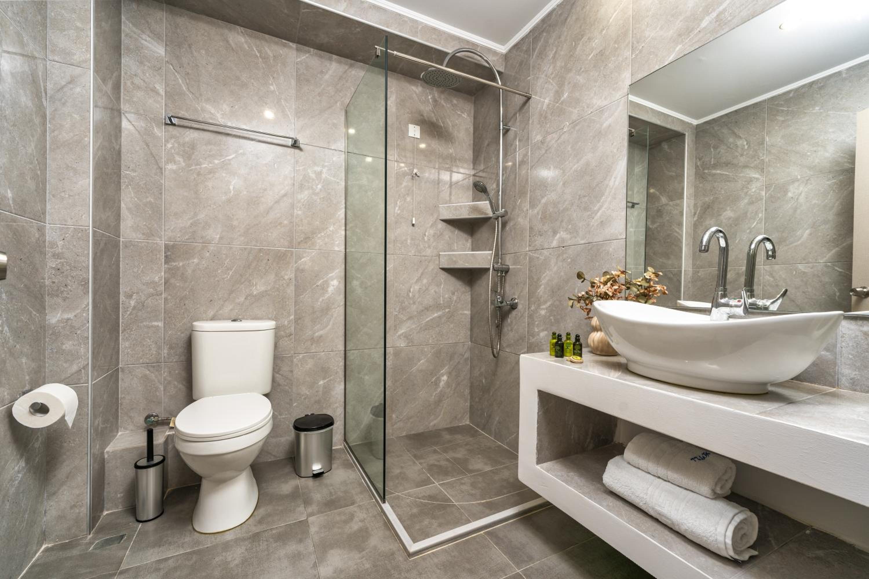 Double or Twin Room with Sea View - Photo 5