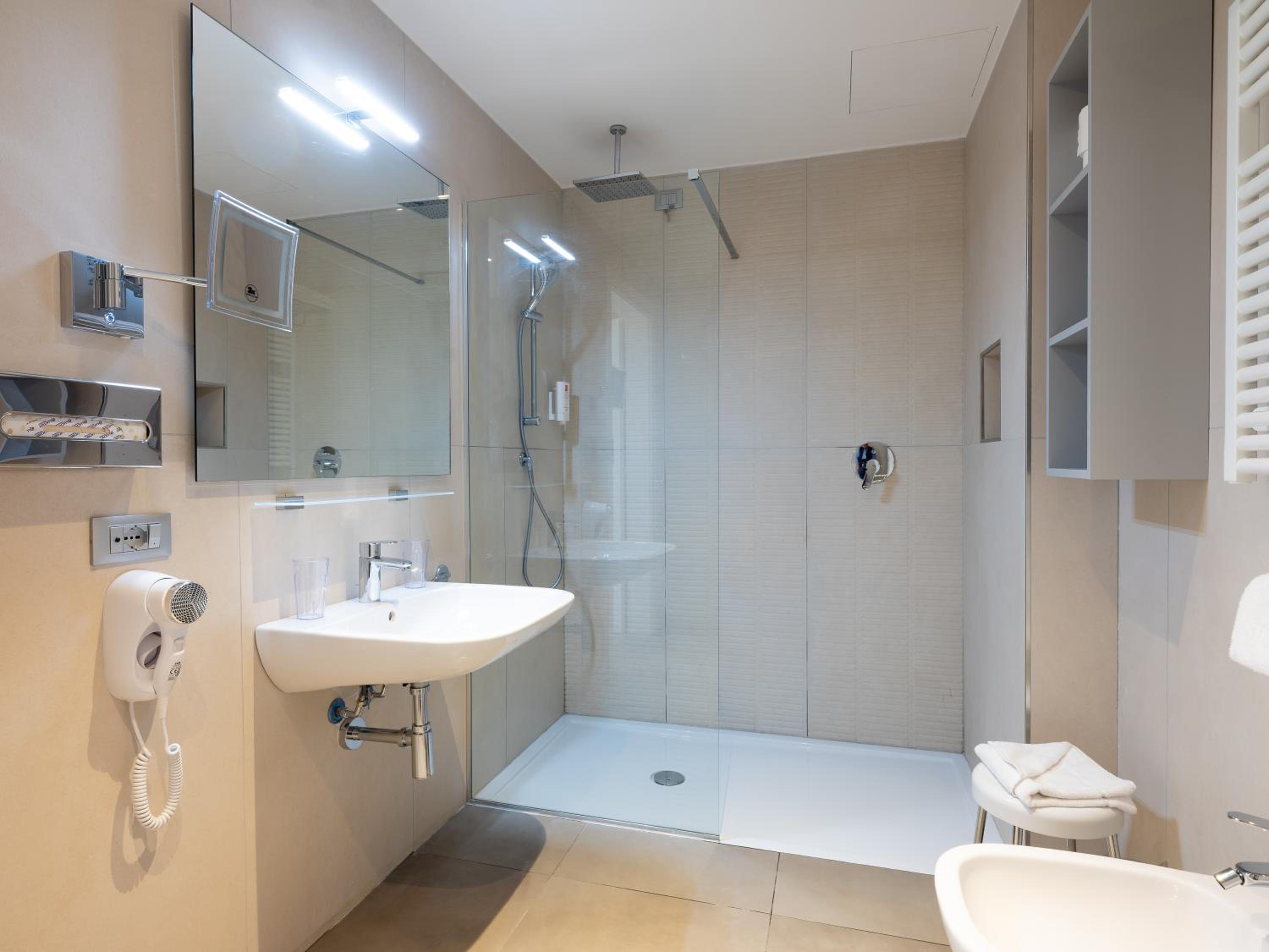 Superior Plus Double or Twin Room - Photo 3