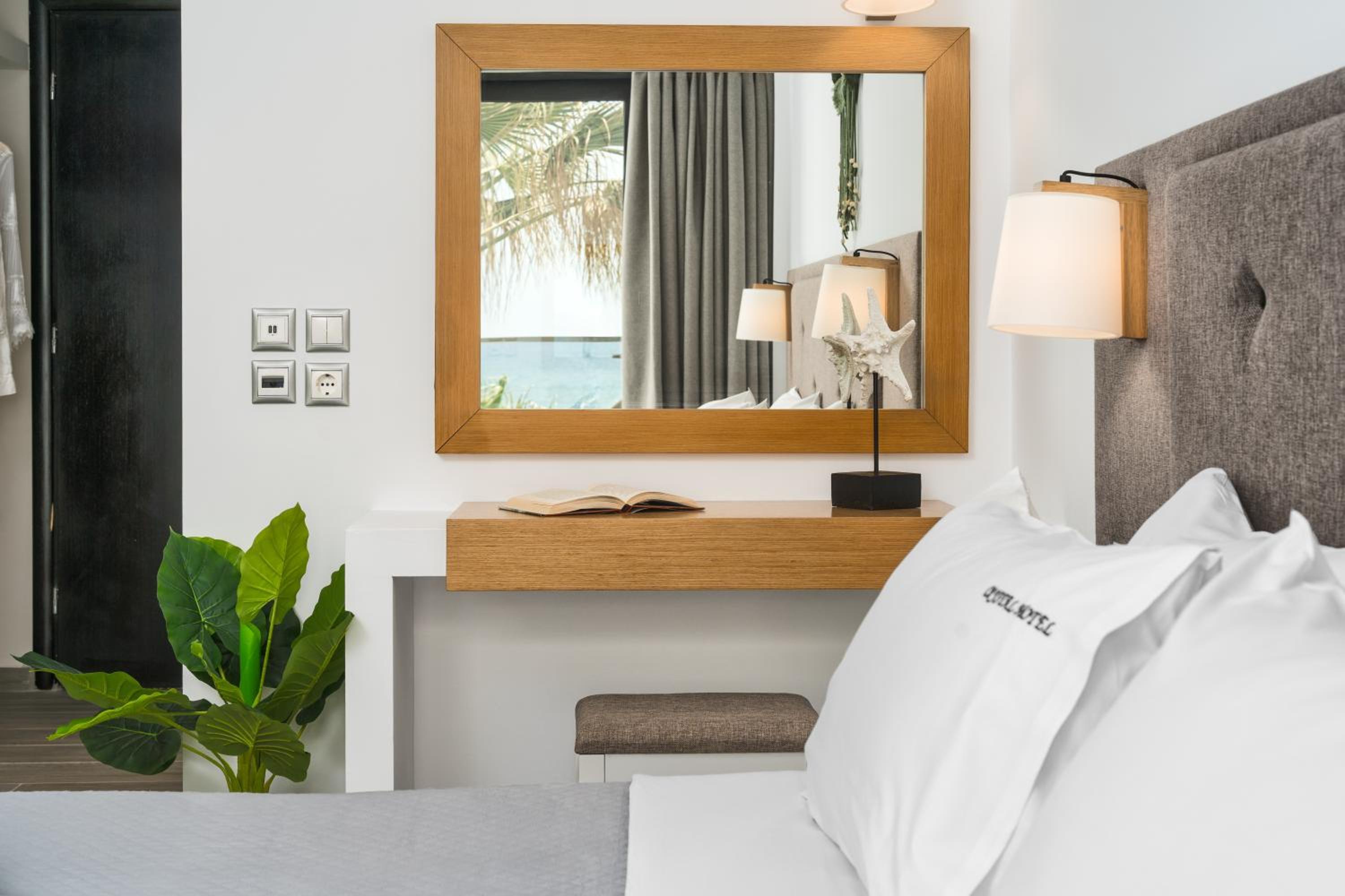 Double or Twin Room with Sea View