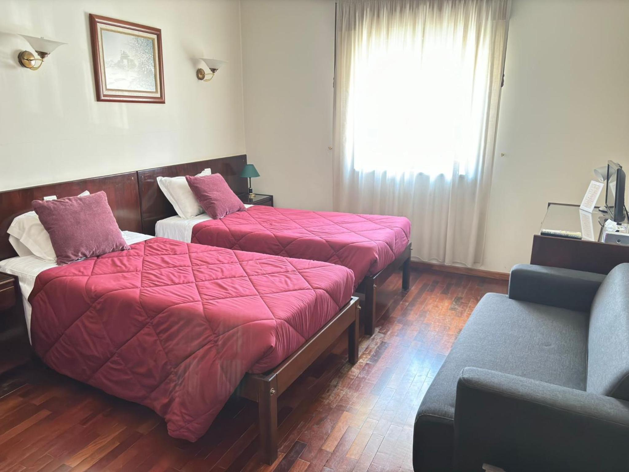 Twin Room - Photo 5