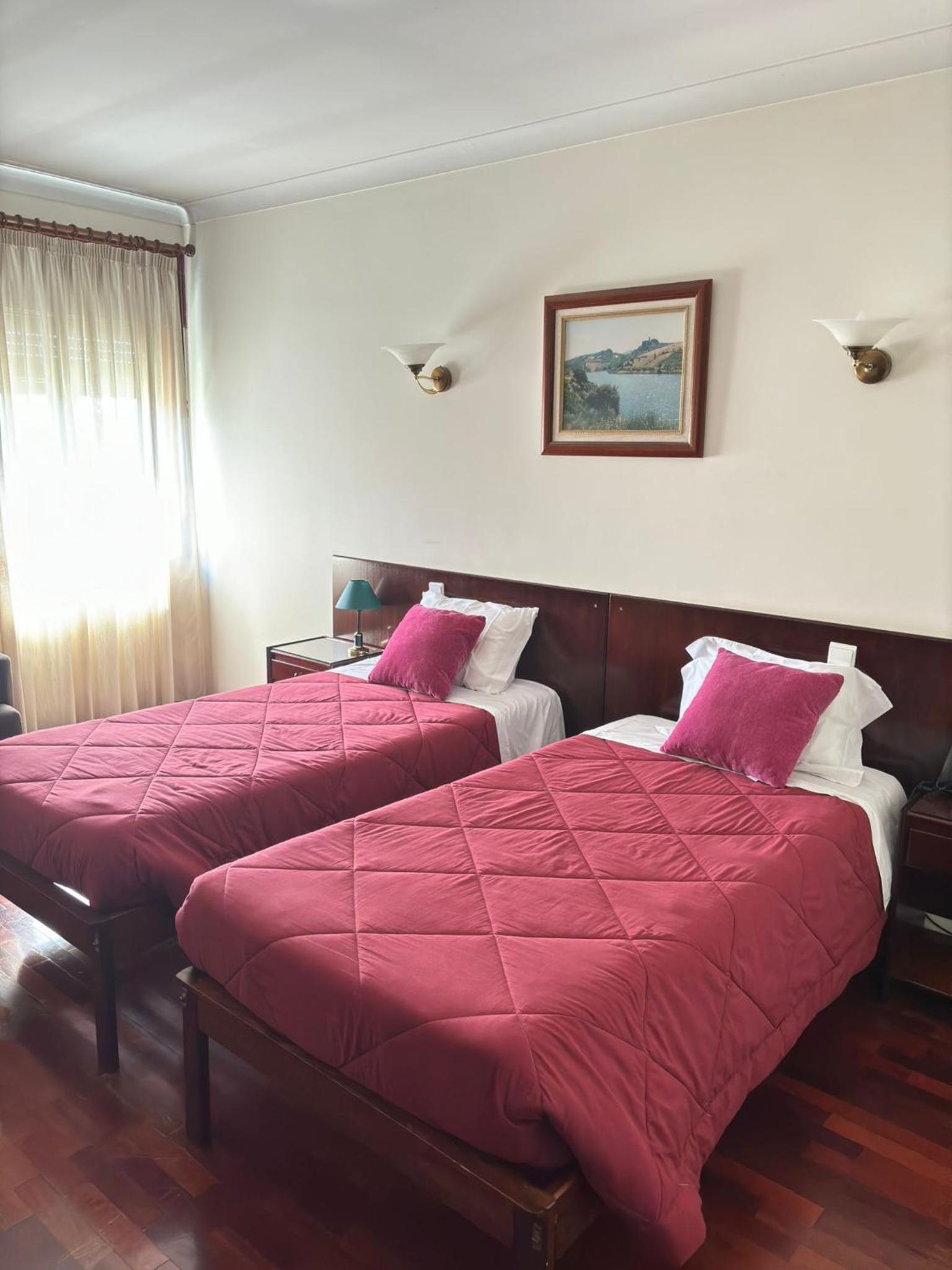 Twin Room - Photo 1