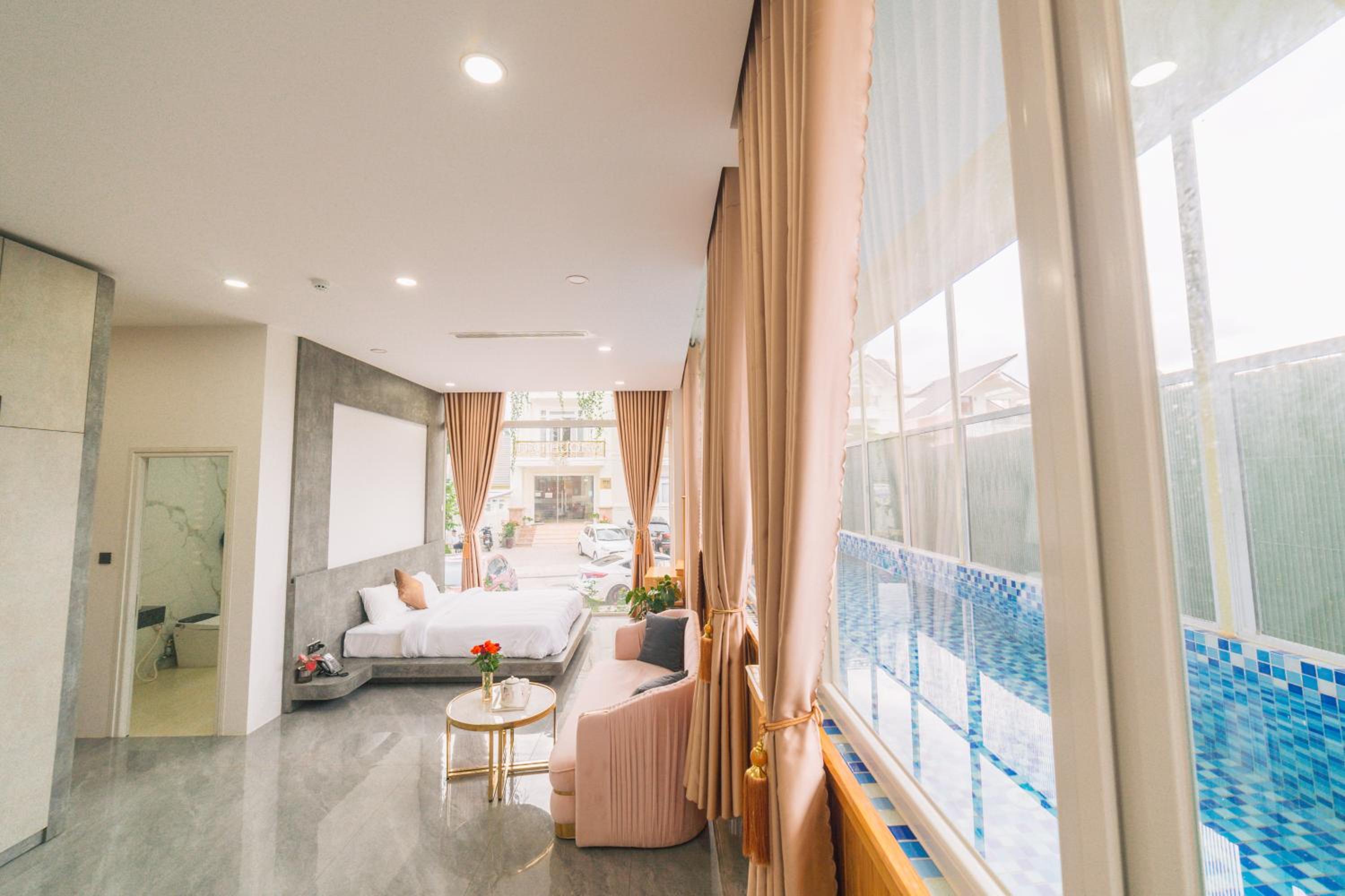 Deluxe King Room