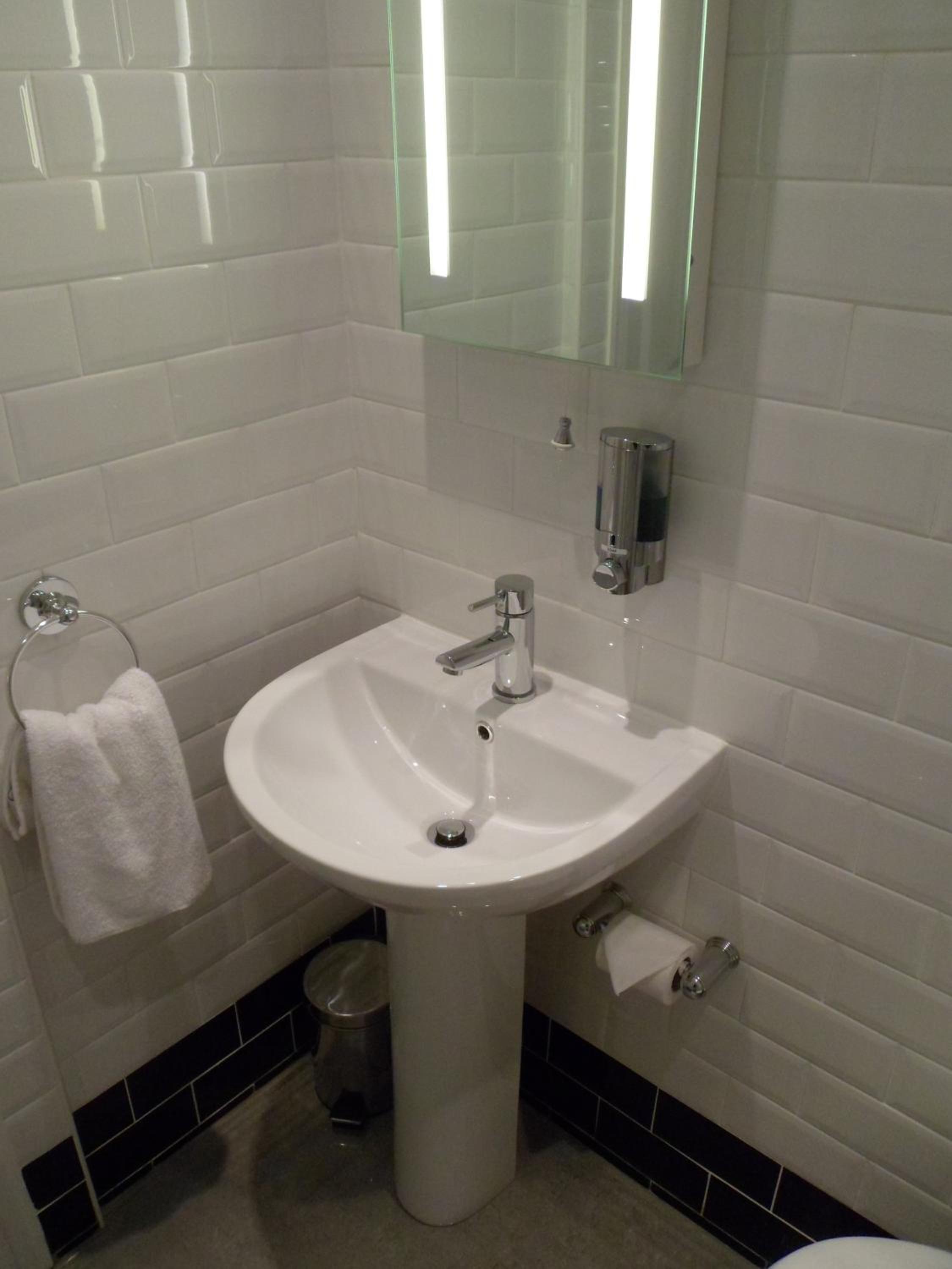 Double Room with Shared Bathroom photo 2