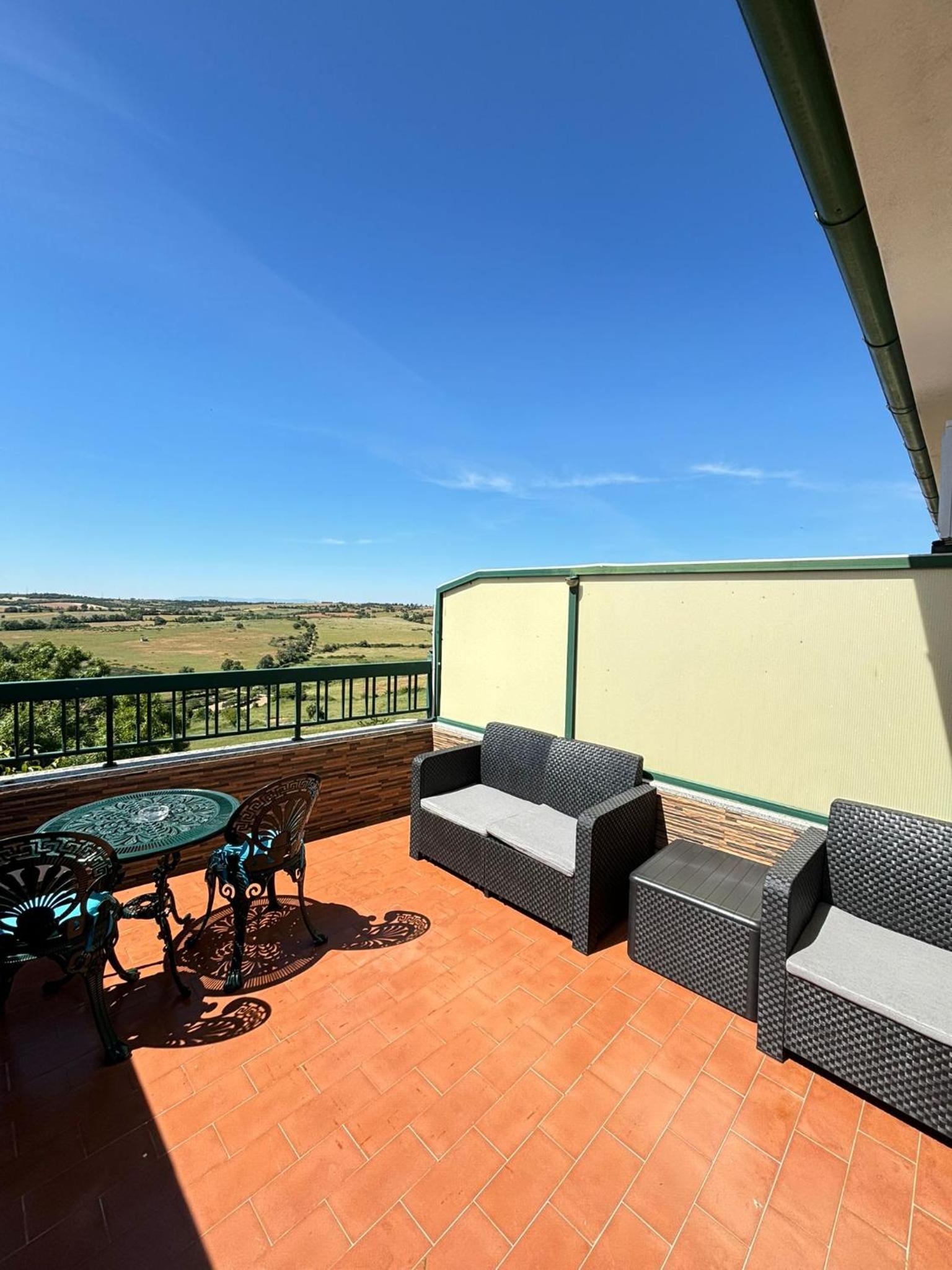 Double Room with Balcony - Photo 8