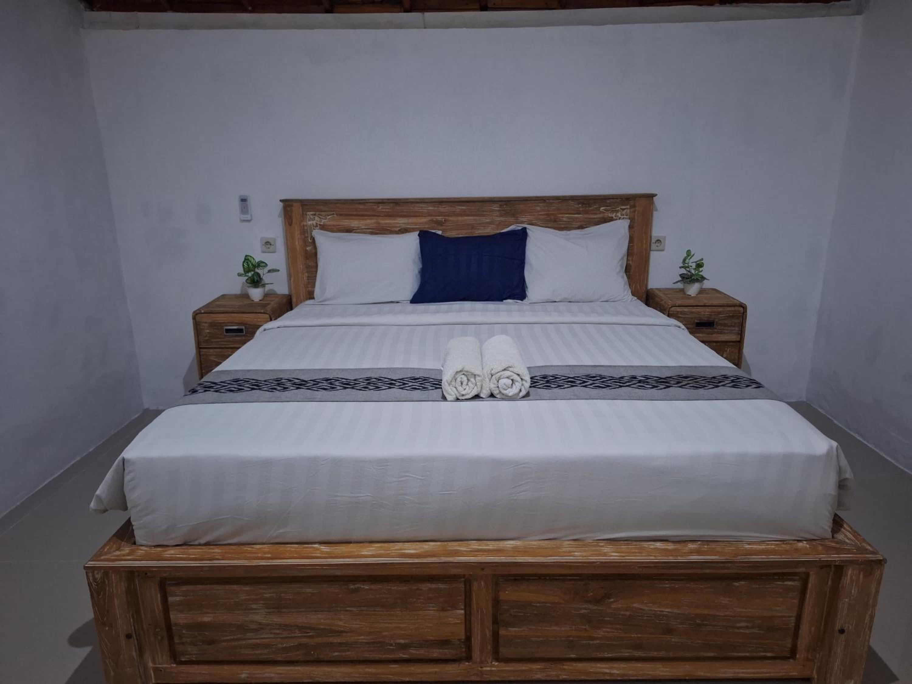 Large Double Room - Photo 1
