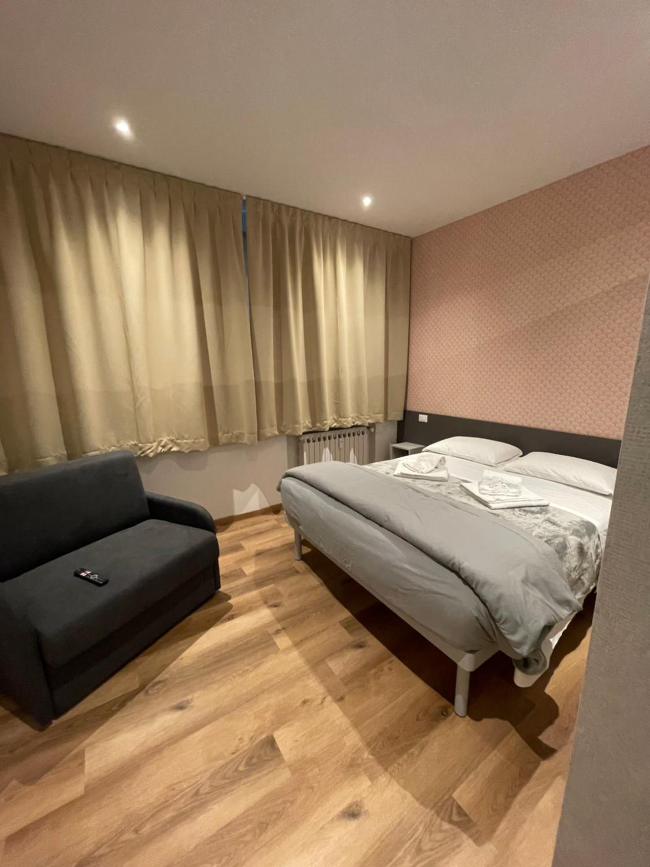 One-Bedroom Apartment photo 1