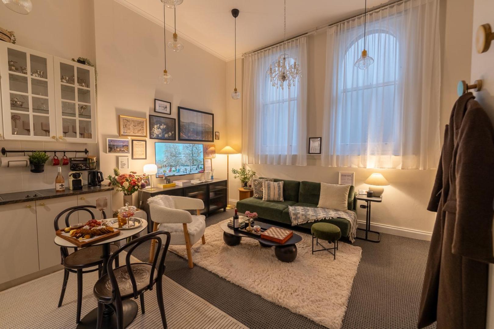 One-Bedroom Apartment