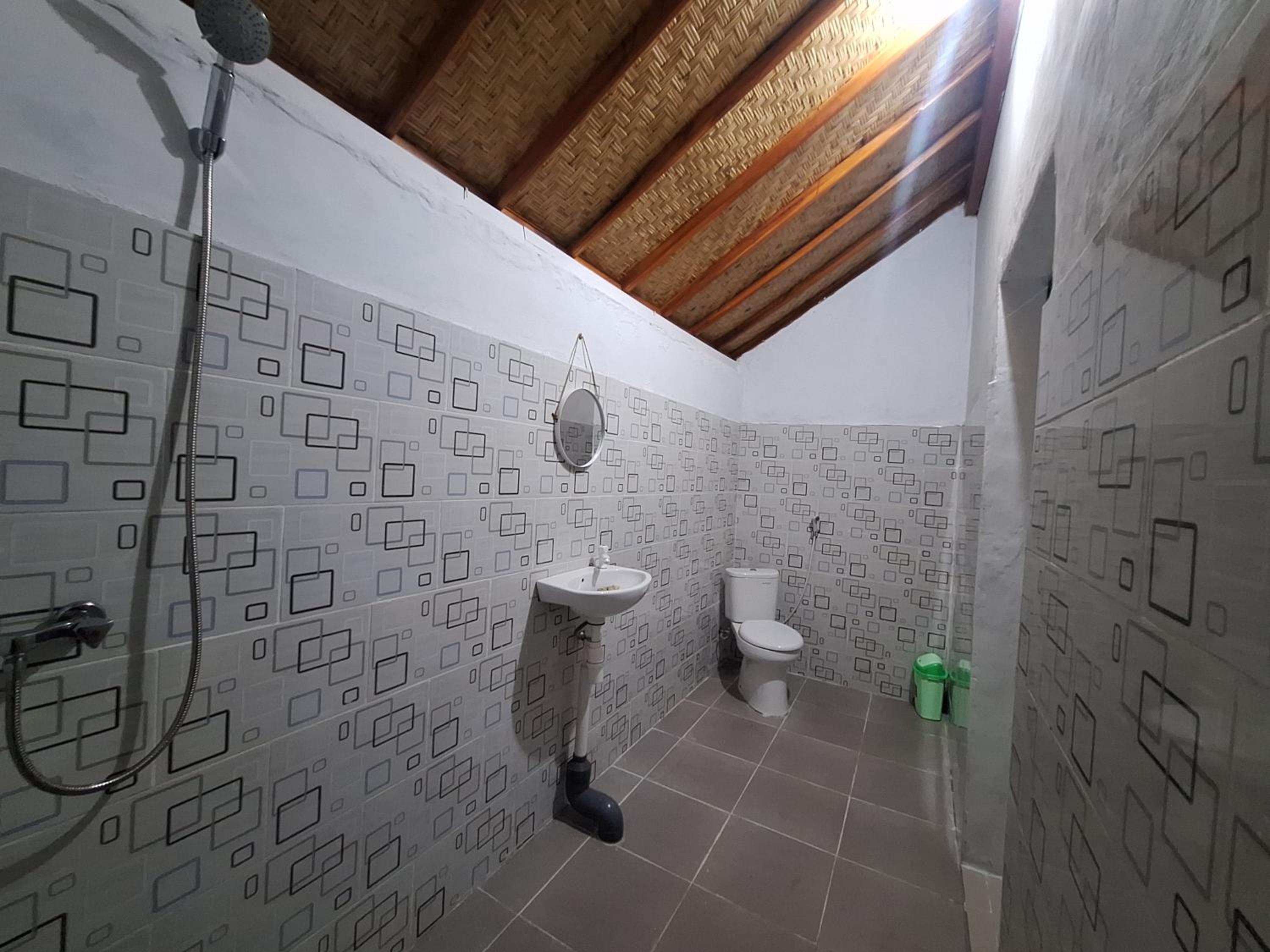 Large Double Room - Photo 8