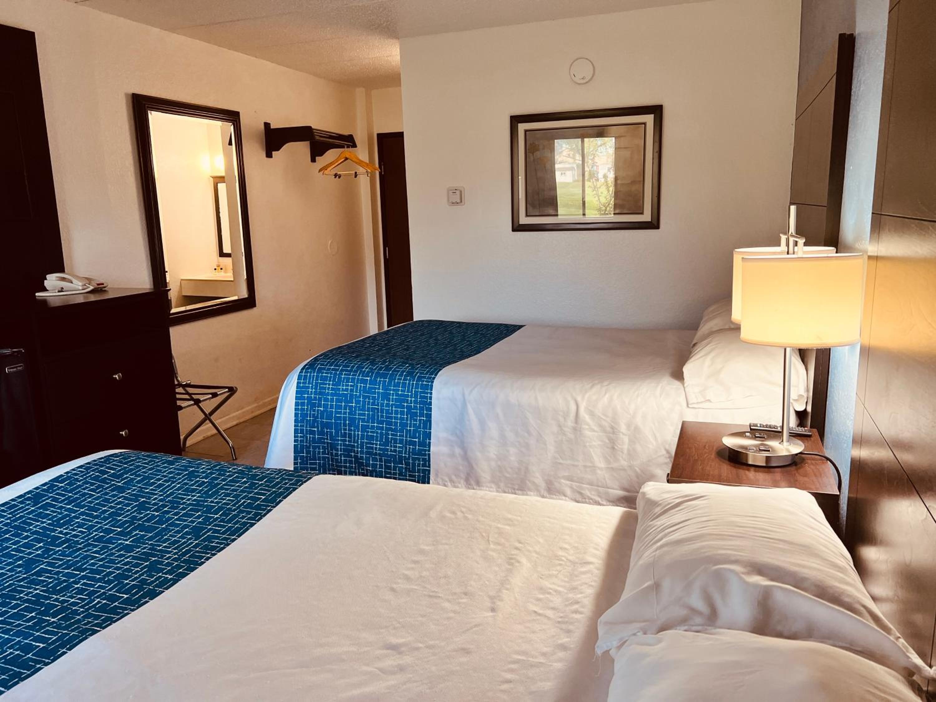 Studio Suite with Two Queen Beds - Non-Smoking - Photo 16