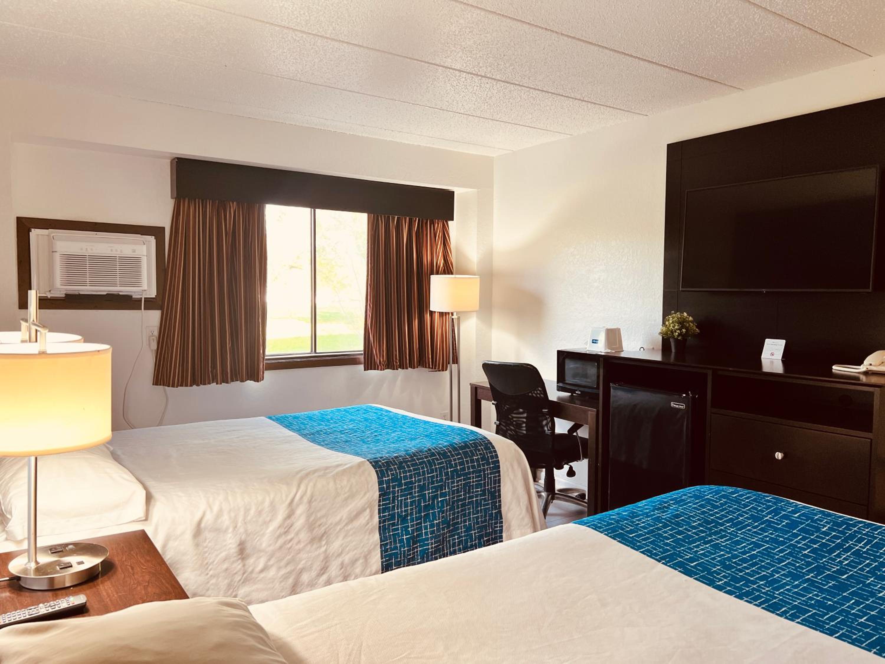 Studio Suite with Two Queen Beds - Non-Smoking - Photo 17
