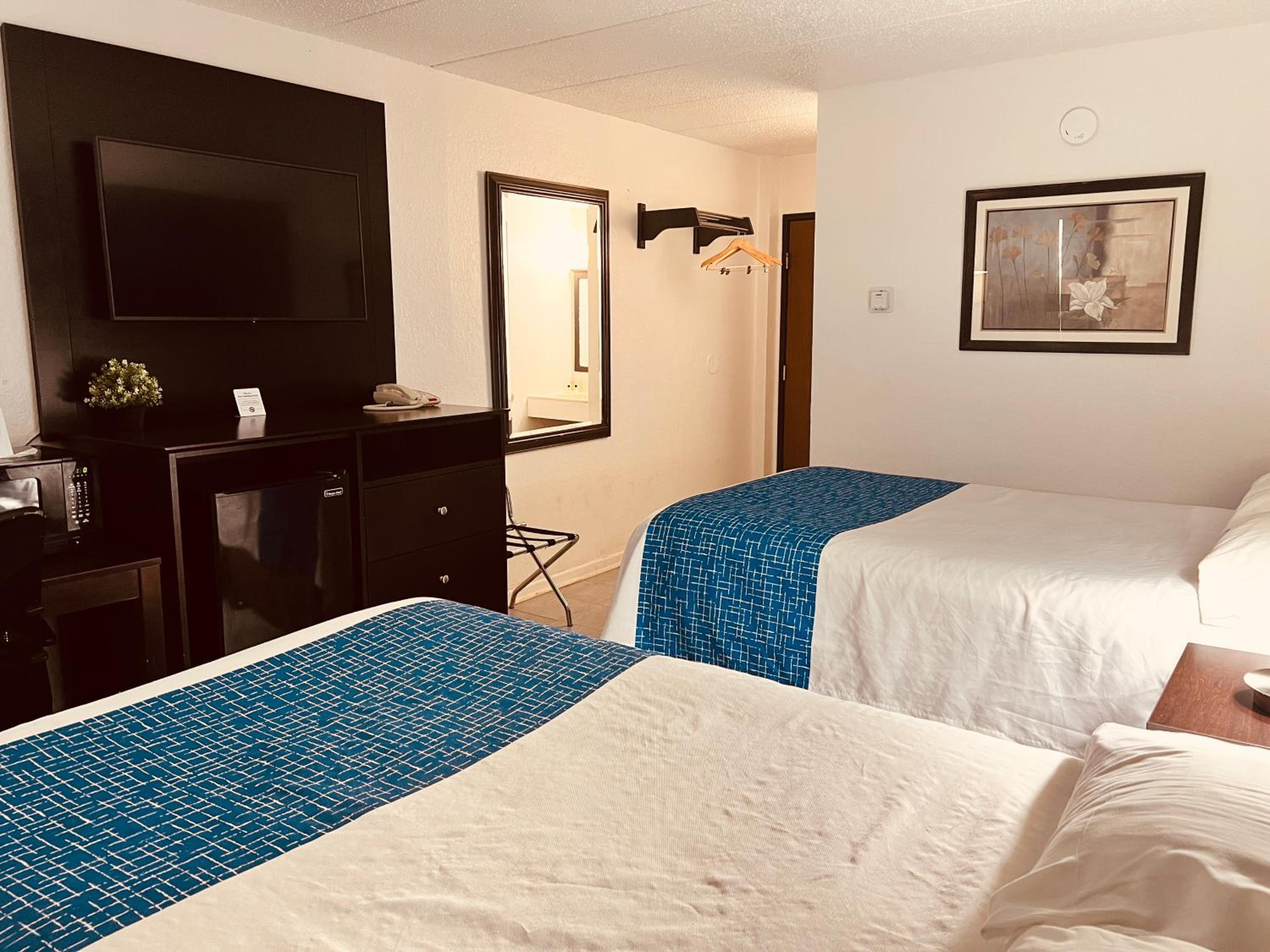 Studio Suite with Two Queen Beds - Non-Smoking - Photo 23