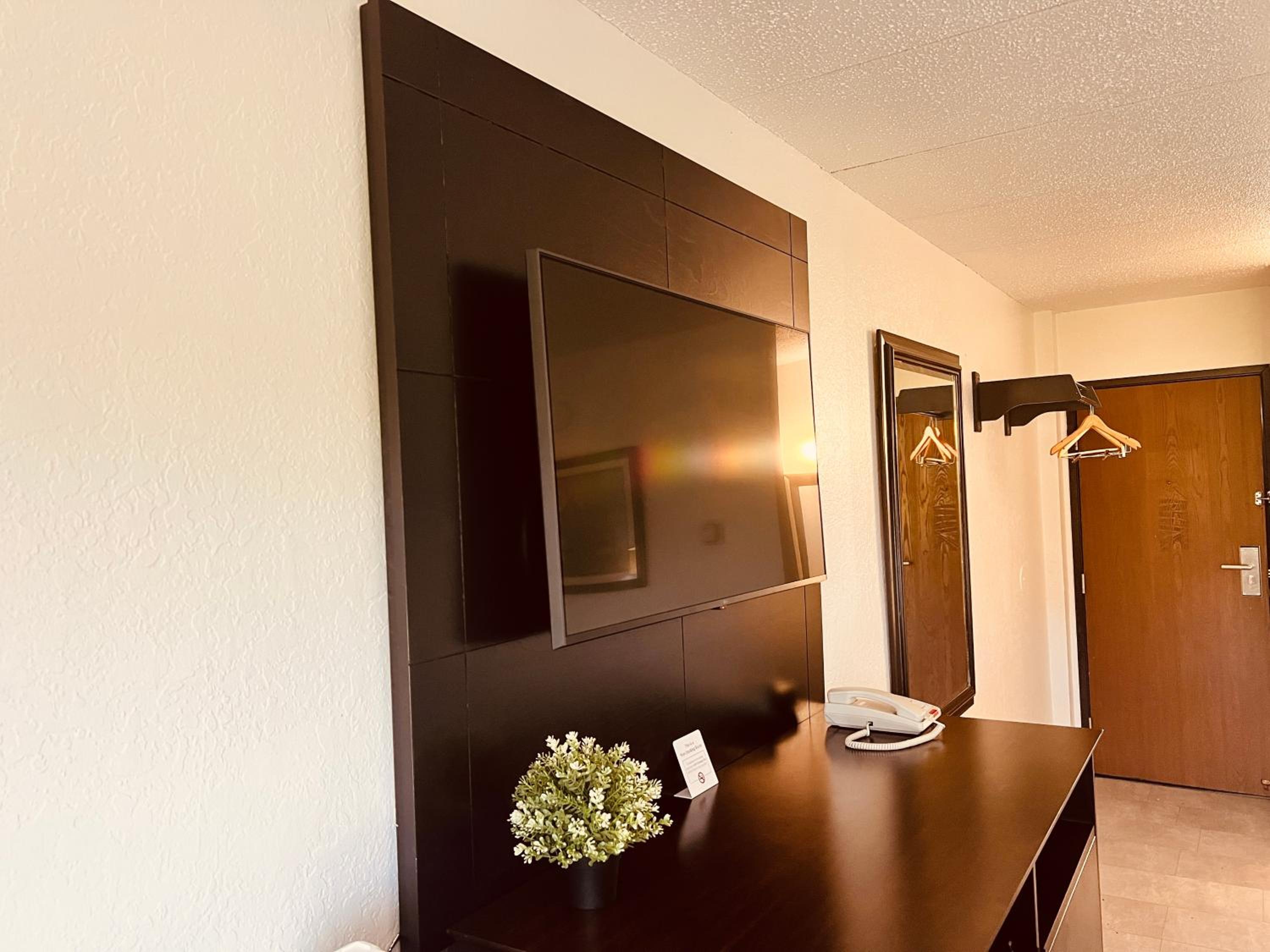 Studio Suite with Two Queen Beds - Non-Smoking - Photo 14