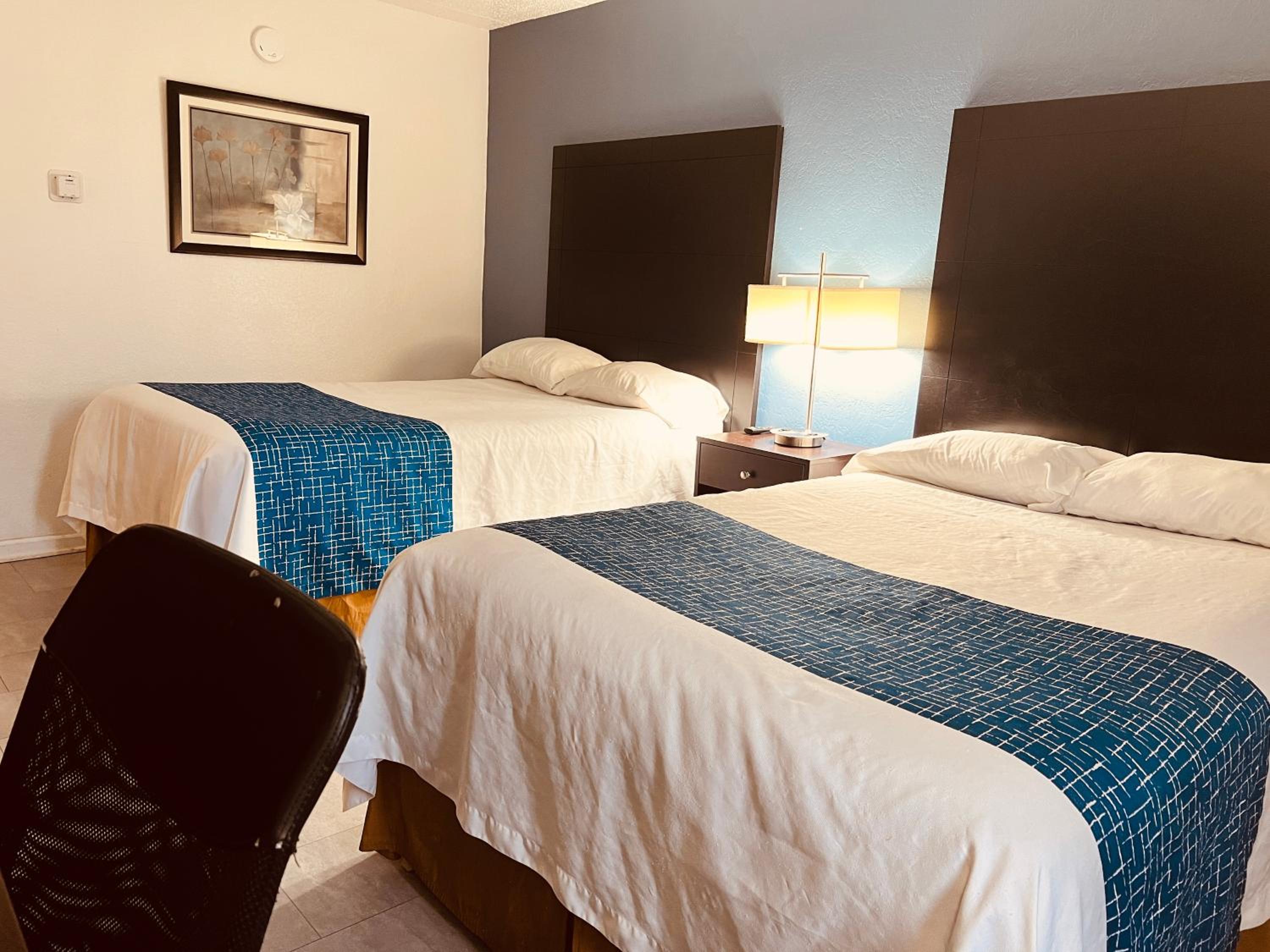 Studio Suite with Two Queen Beds - Non-Smoking - Photo 4
