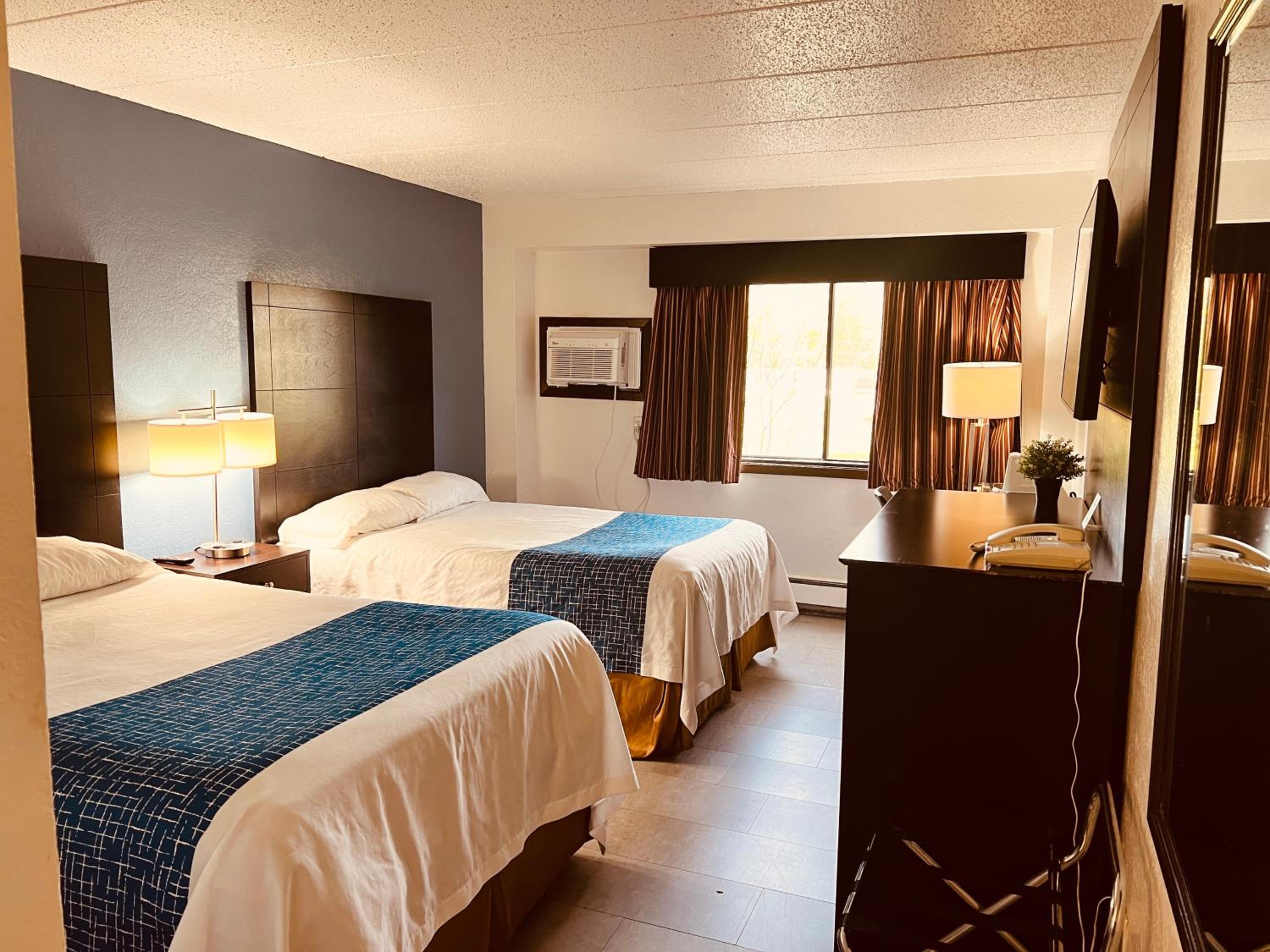 Studio Suite with Two Queen Beds - Non-Smoking - Photo 8