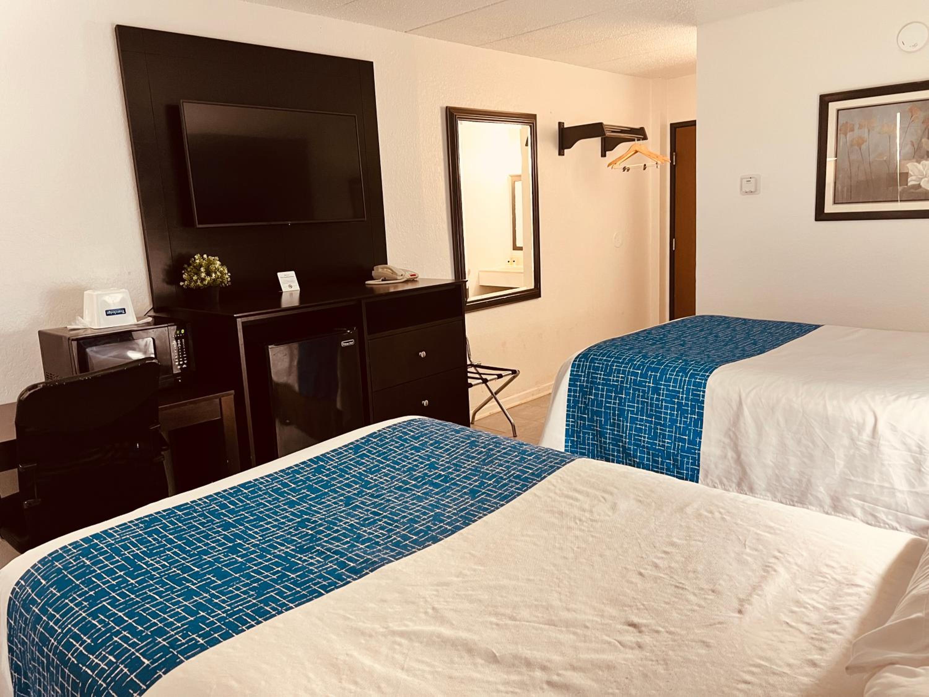Studio Suite with Two Queen Beds - Non-Smoking - Photo 13
