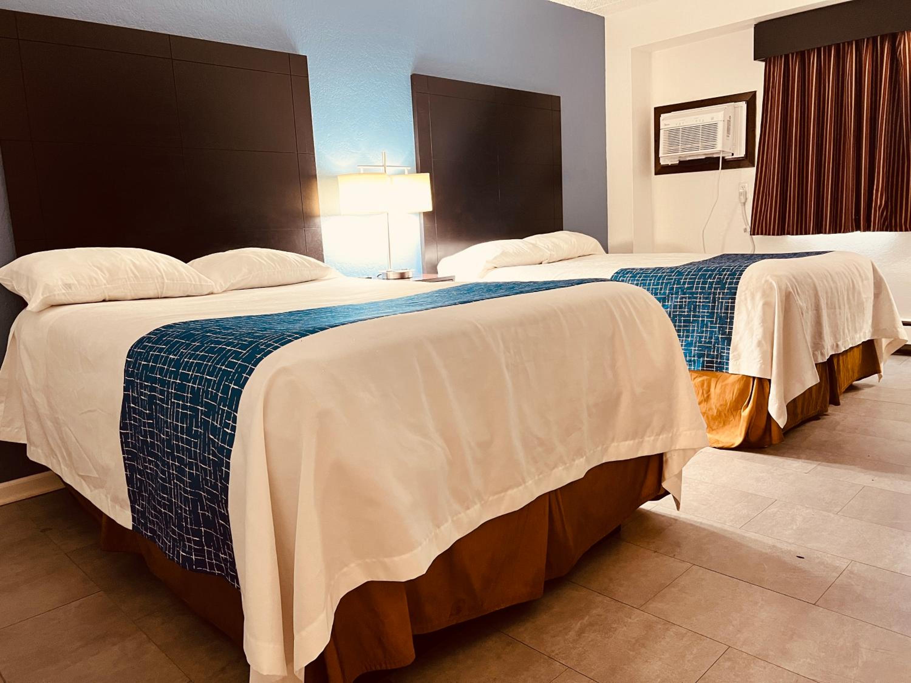Studio Suite with Two Queen Beds - Non-Smoking - Photo 9