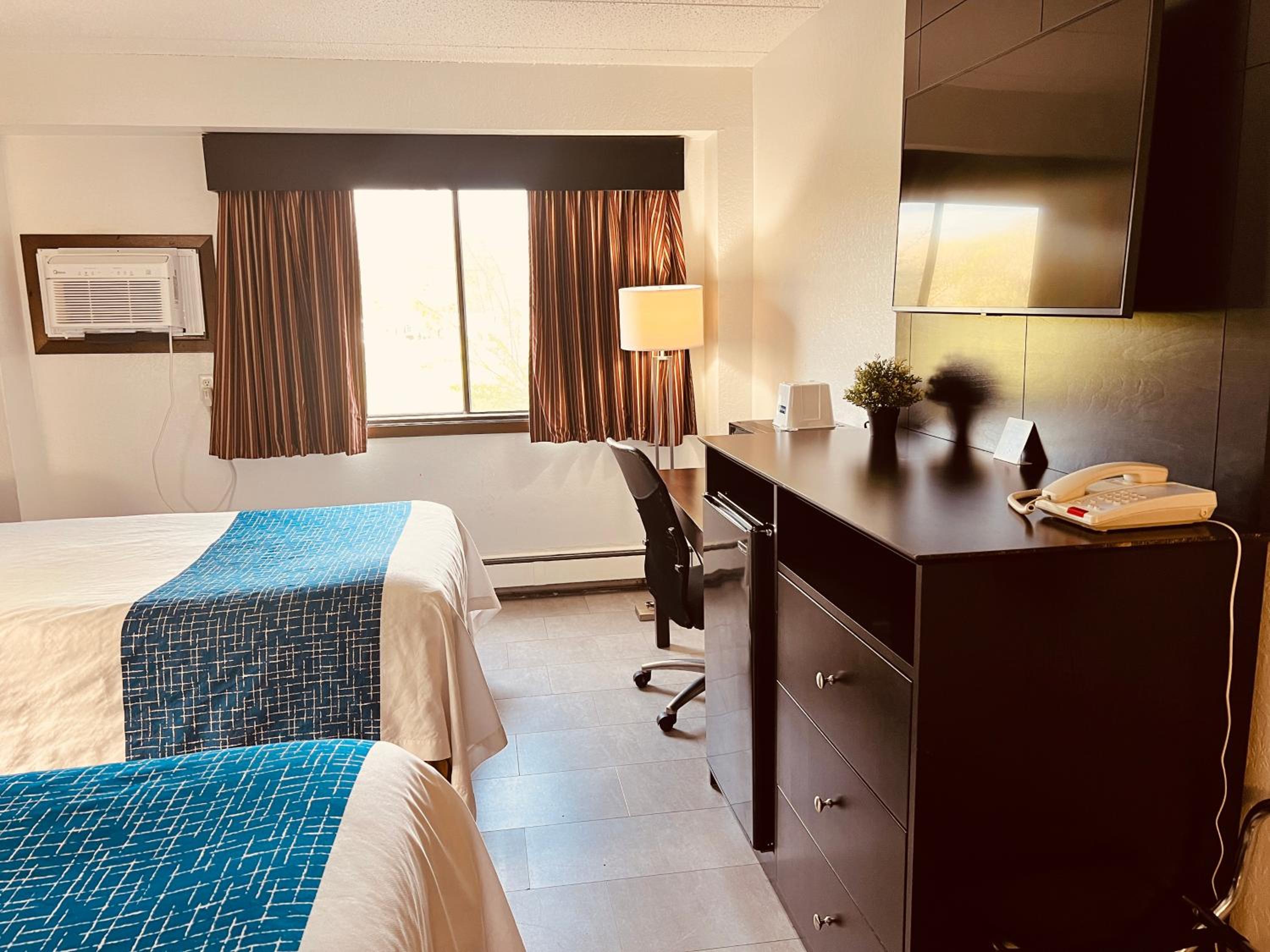 Studio Suite with Two Queen Beds - Non-Smoking - Photo 5