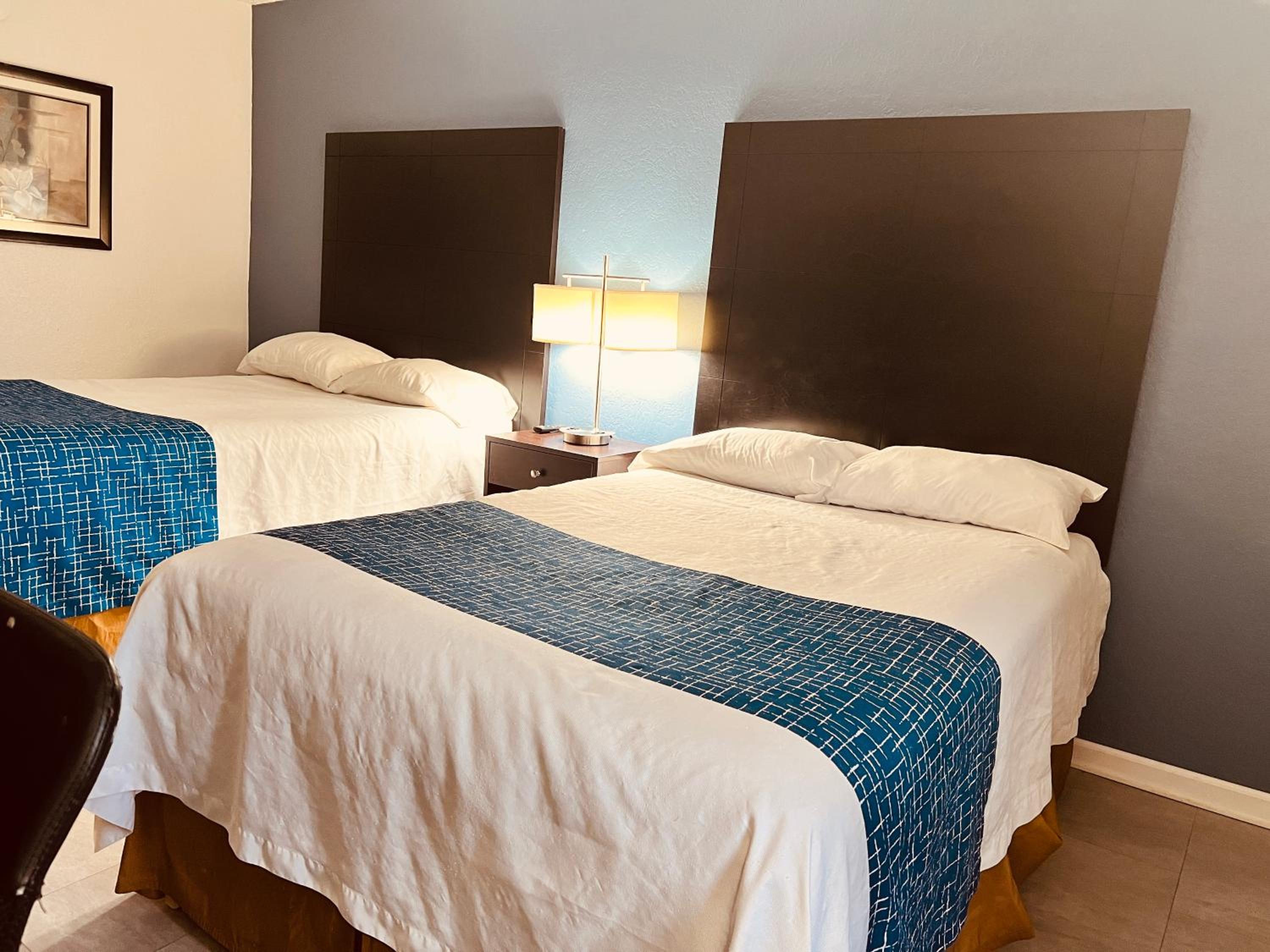 Studio Suite with Two Queen Beds - Non-Smoking - Photo 10