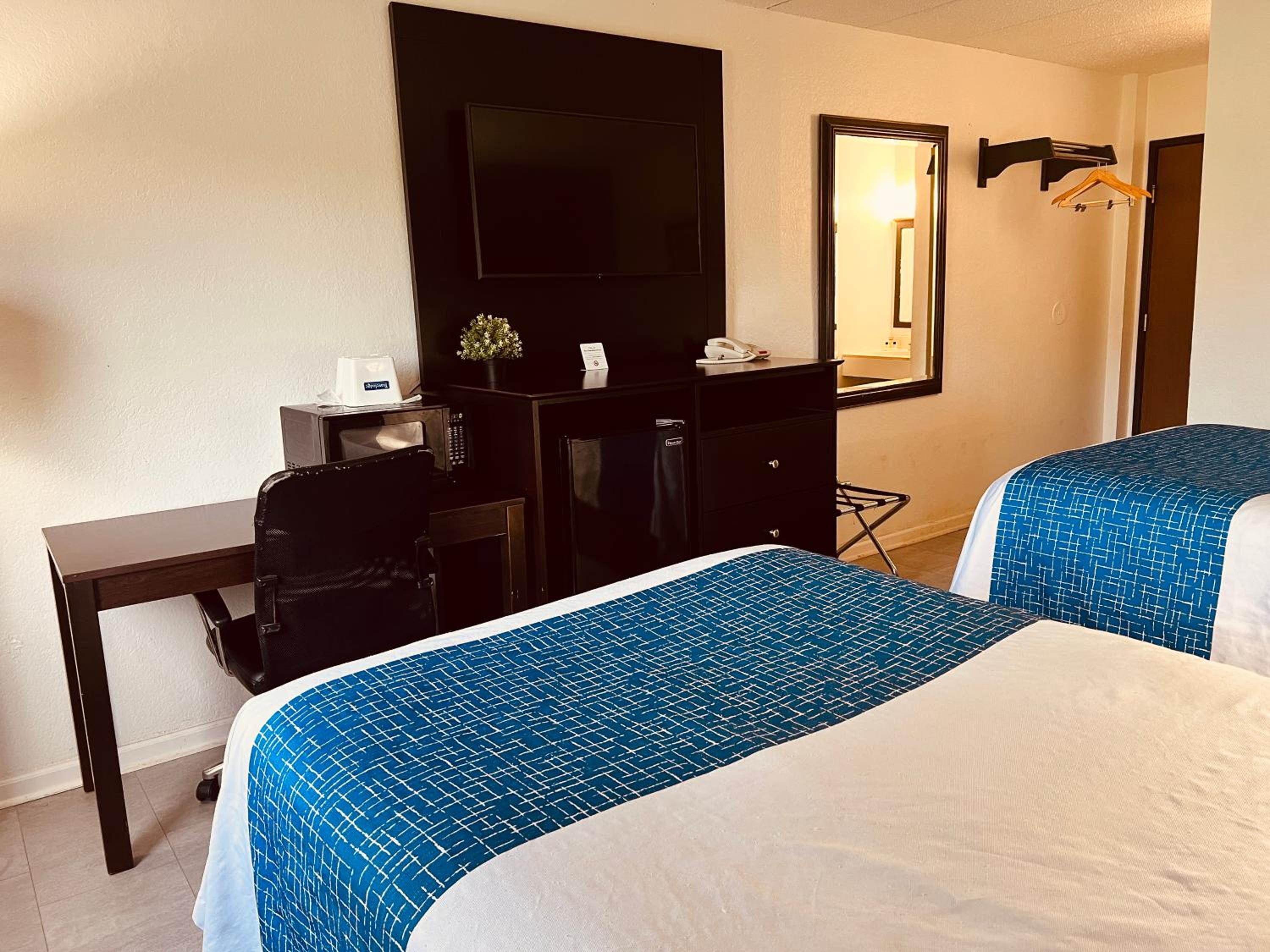 Studio Suite with Two Queen Beds - Non-Smoking - Photo 12
