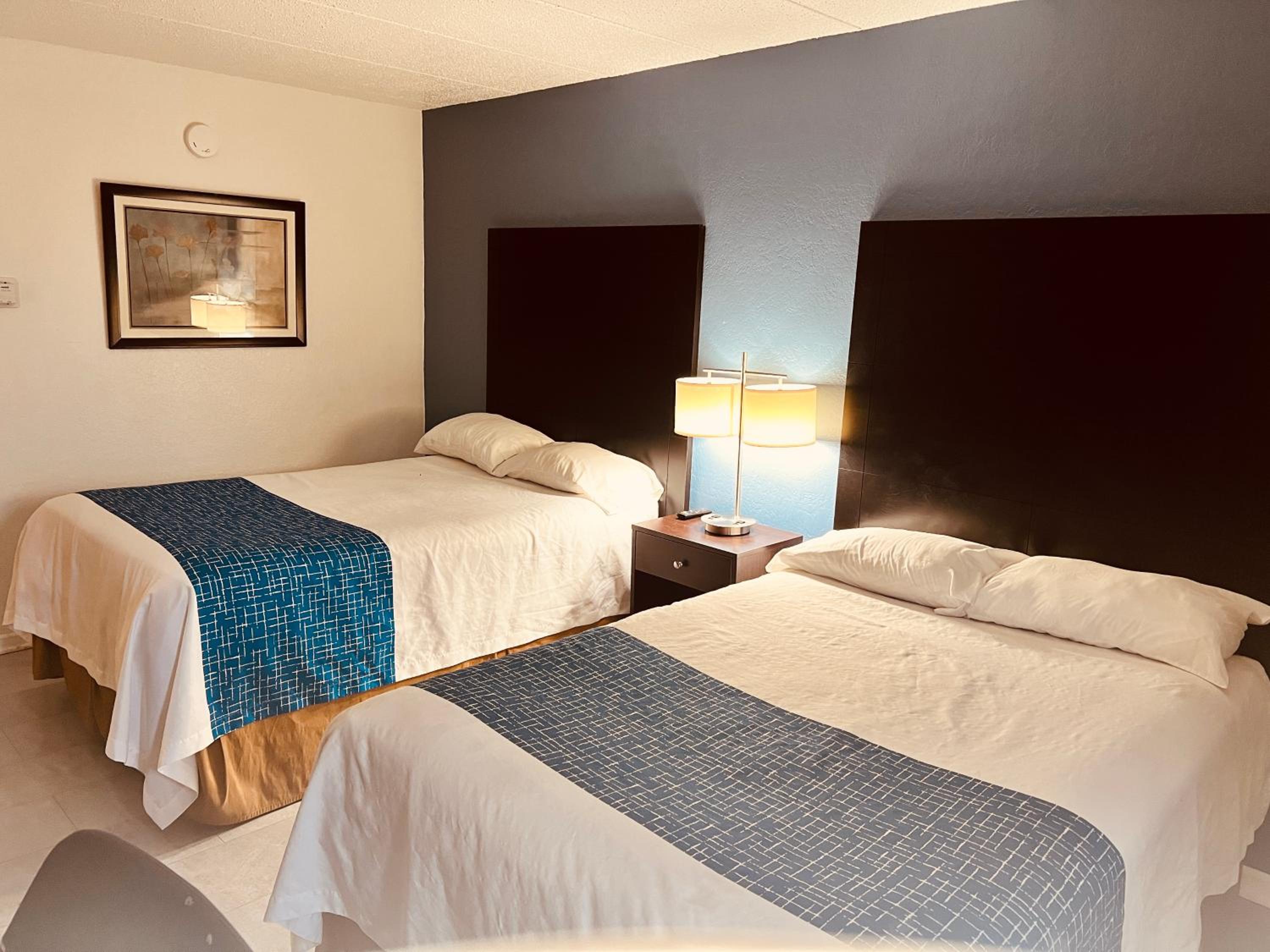 Studio Suite with Two Queen Beds - Non-Smoking - Photo 3