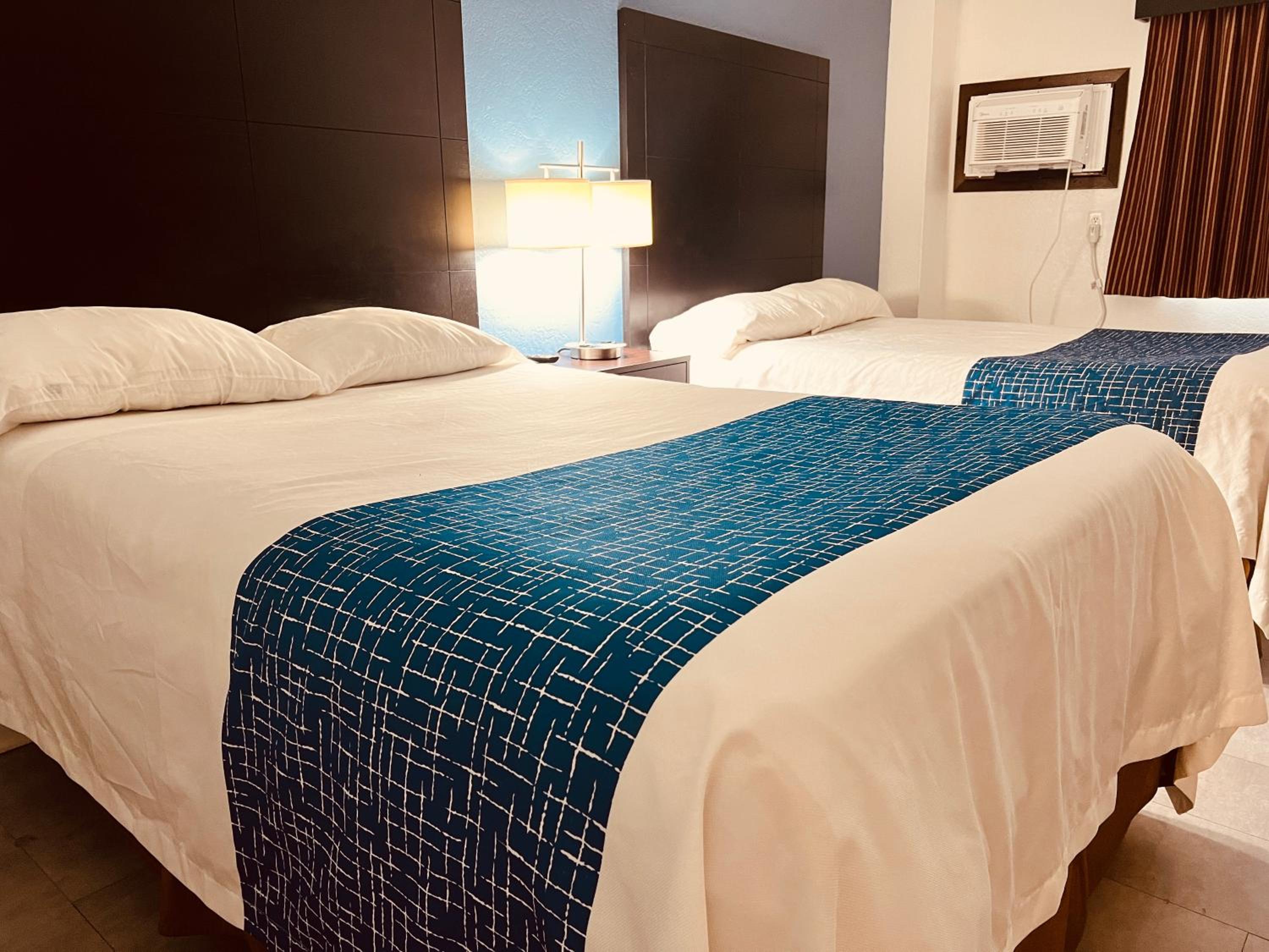 Studio Suite with Two Queen Beds - Non-Smoking - Photo 11