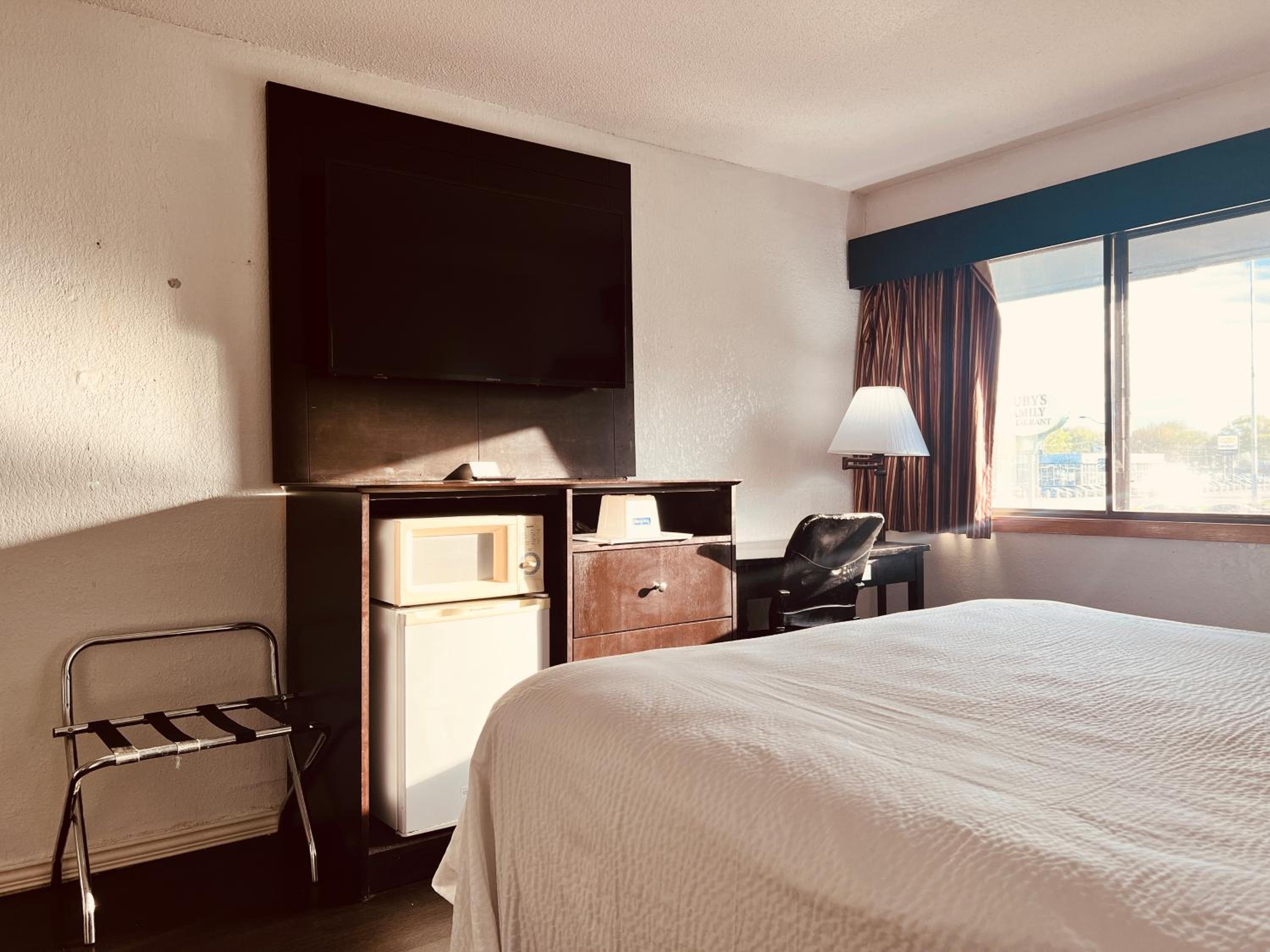 King Room- Non-Smoking - Photo 16
