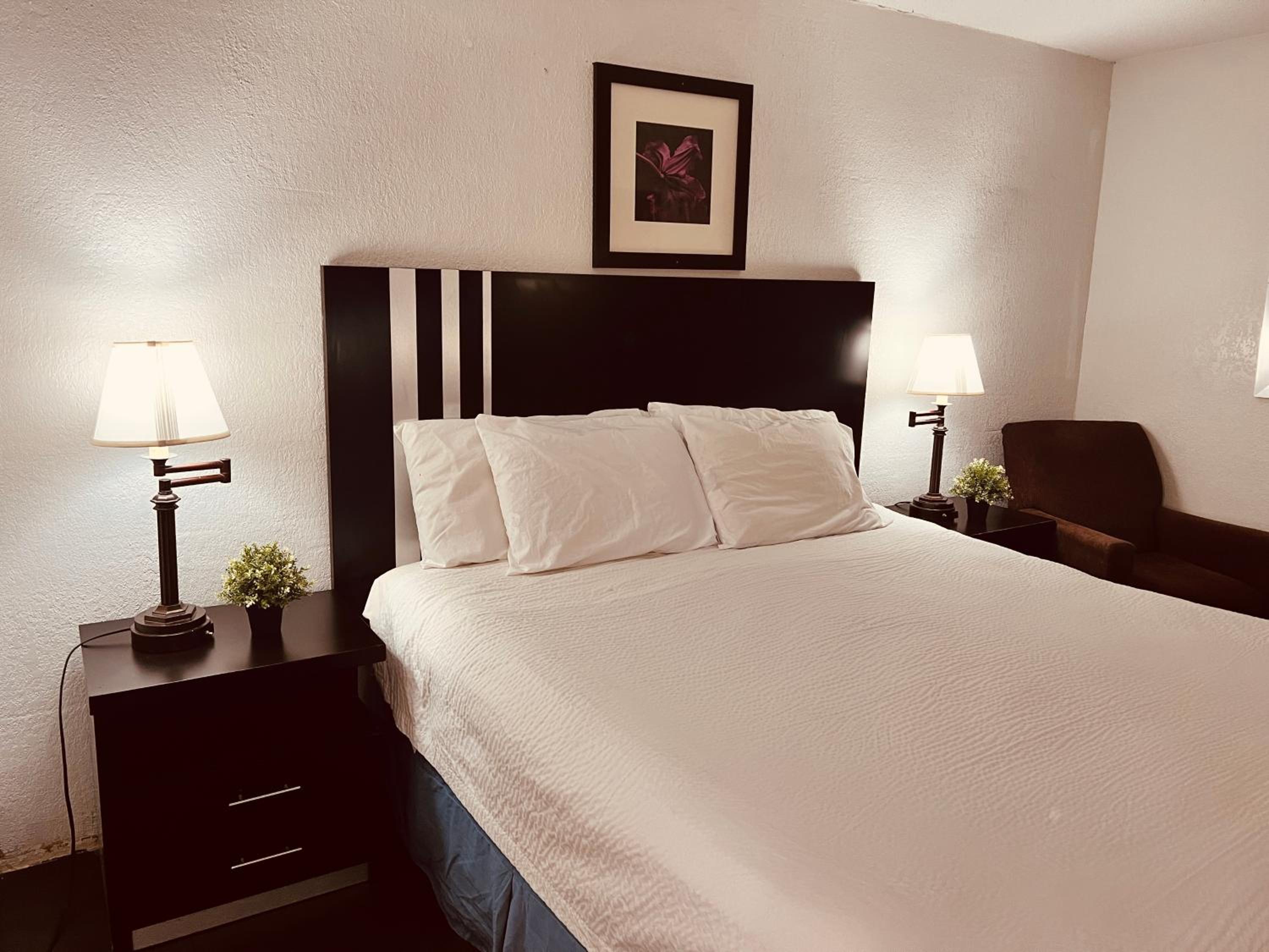 King Room- Non-Smoking - Photo 12