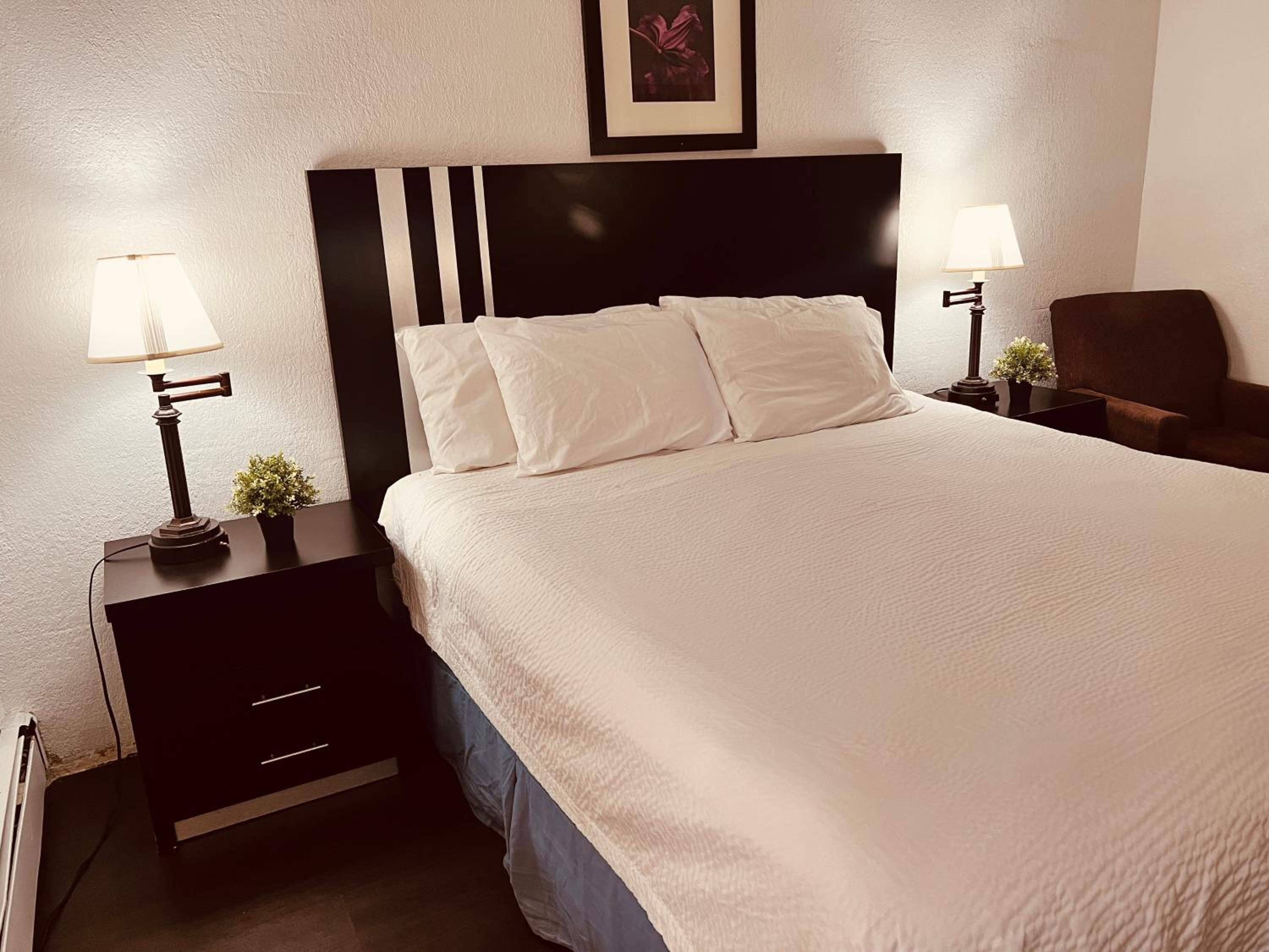 King Room- Non-Smoking - Photo 3