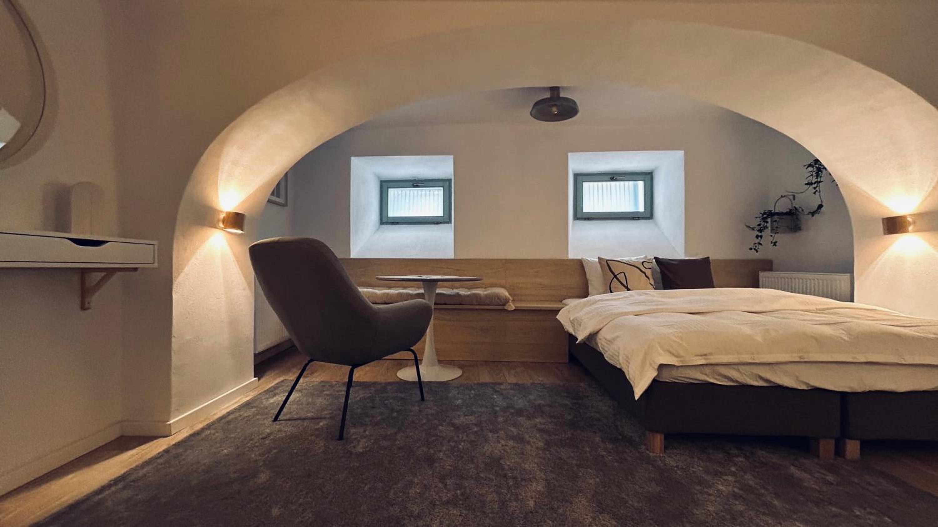 One-Bedroom Apartment photo 1