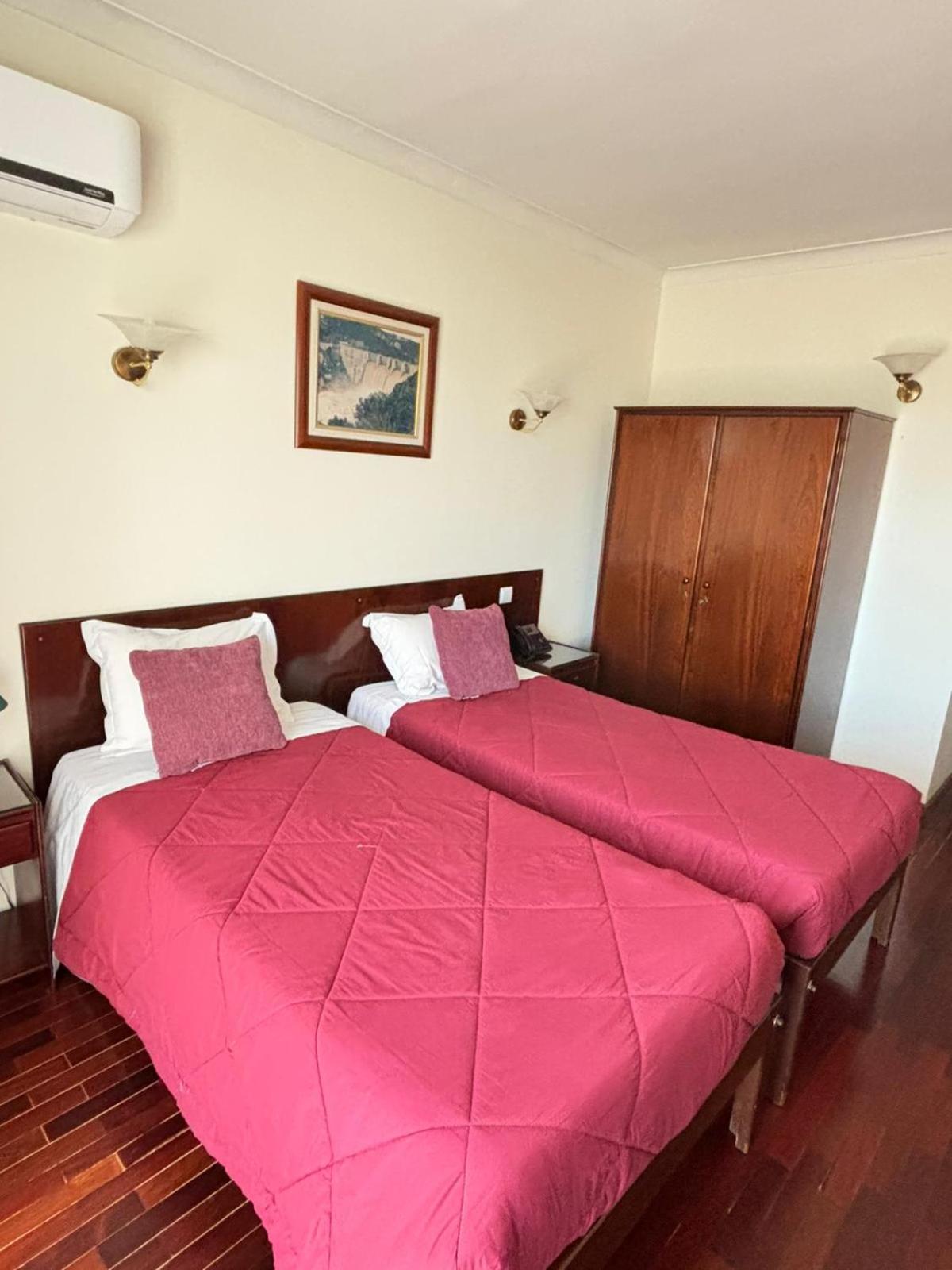 Twin Room - Photo 2