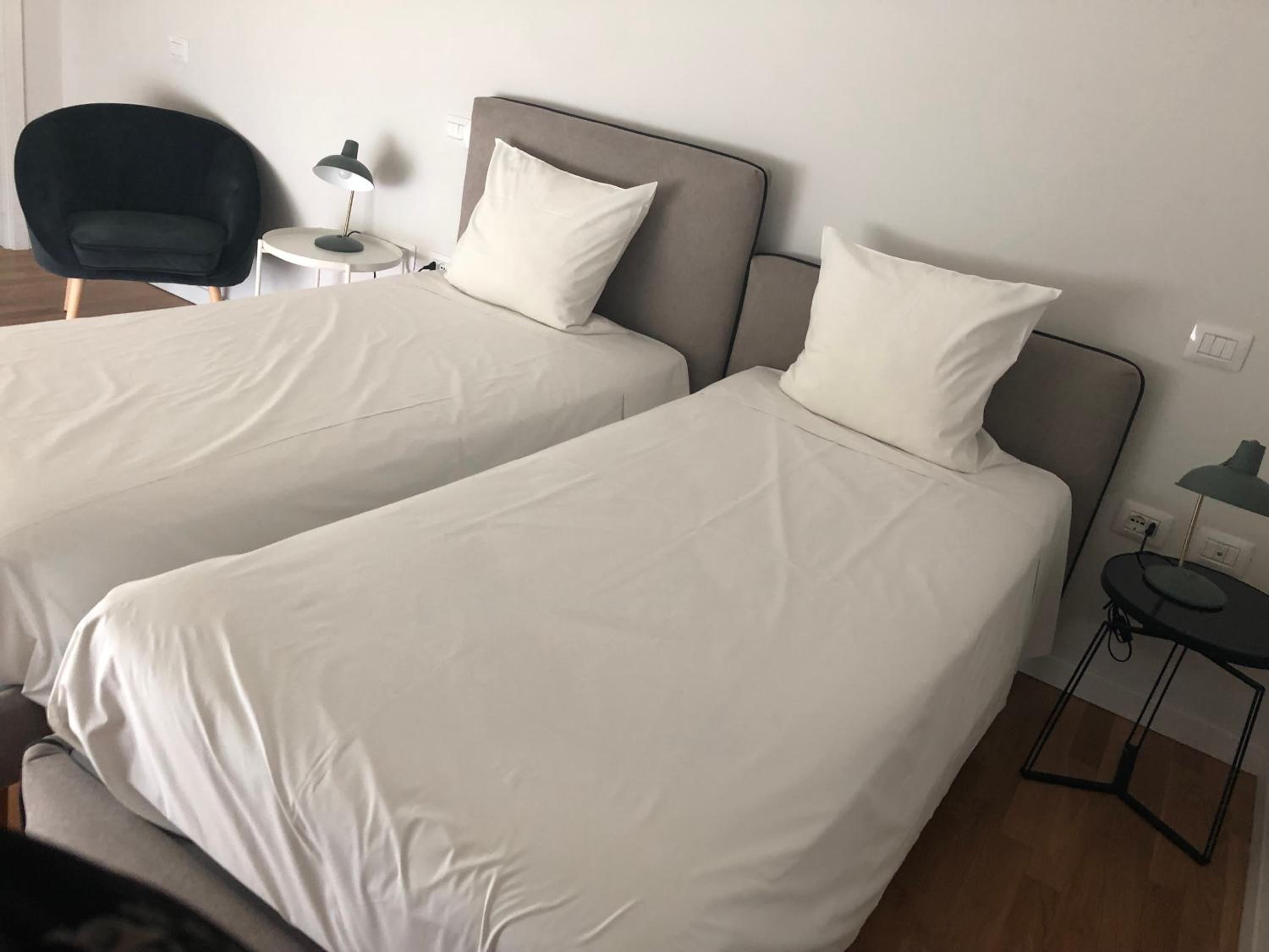 One-Bedroom Apartment - Photo 2
