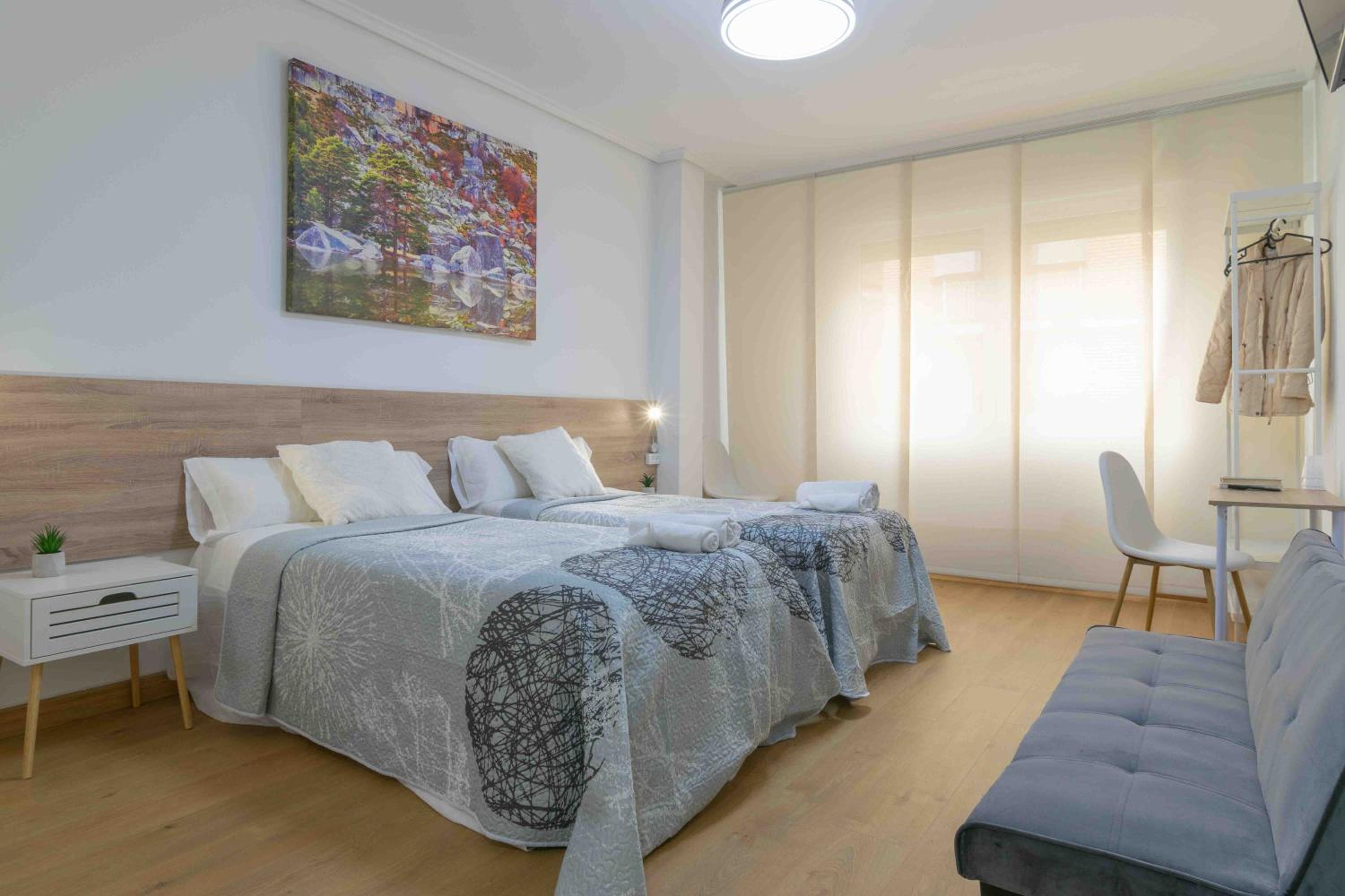 Apartamento de lujo de dos habitaciones con balcón