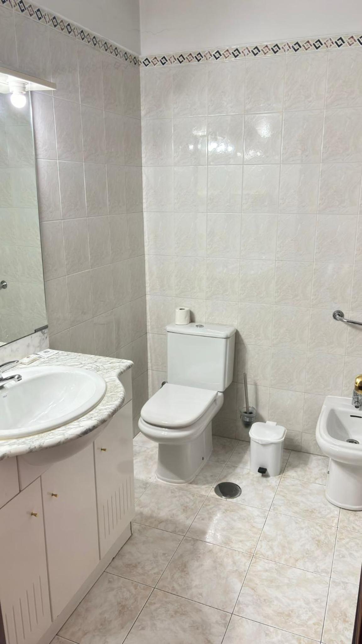 Twin Room - Photo 3