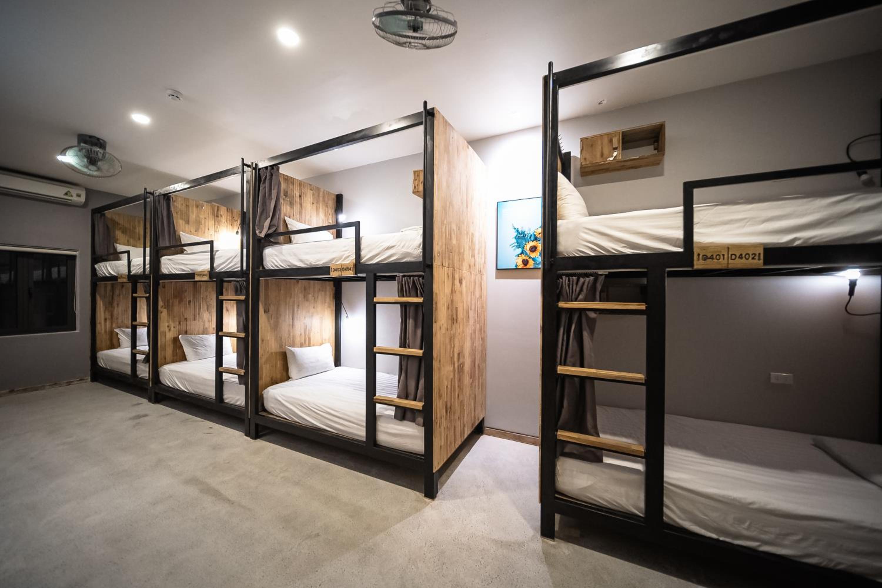 Bed in 8-Bed Female Dormitory Room photo 1