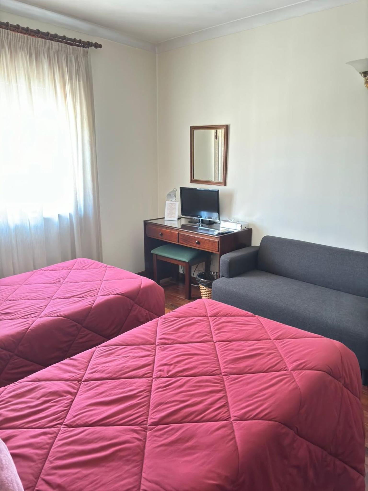 Twin Room - Photo 4