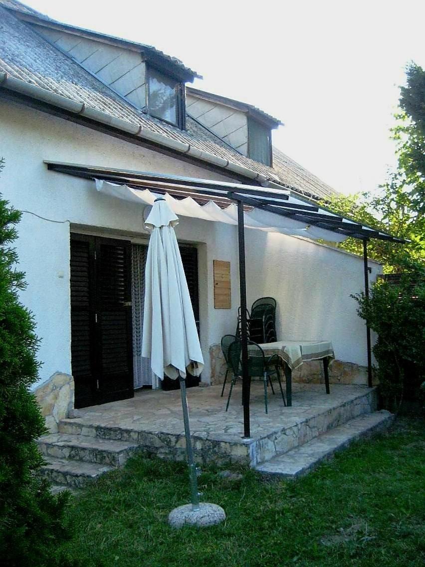 Five-Bedroom House photo 2