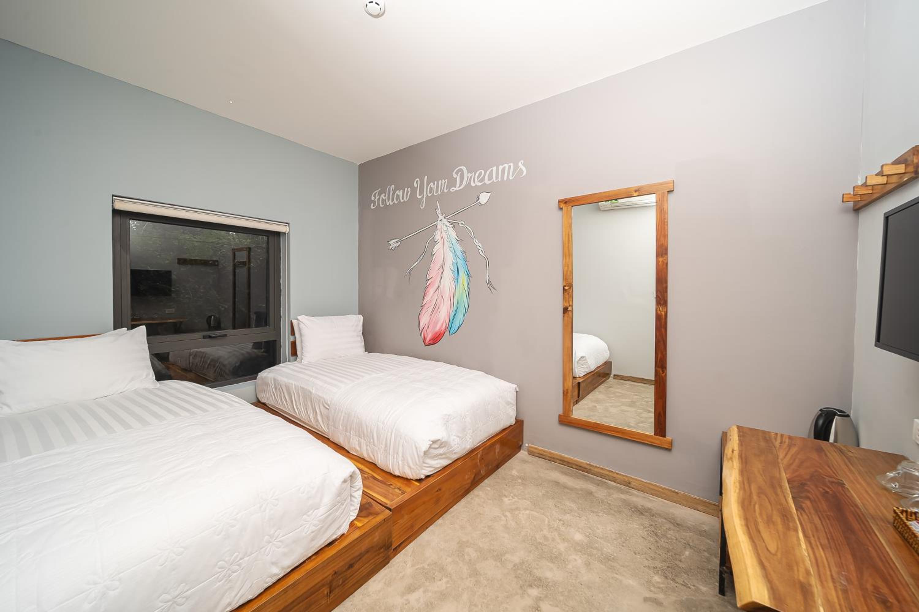 Deluxe Twin Room with Window photo 1