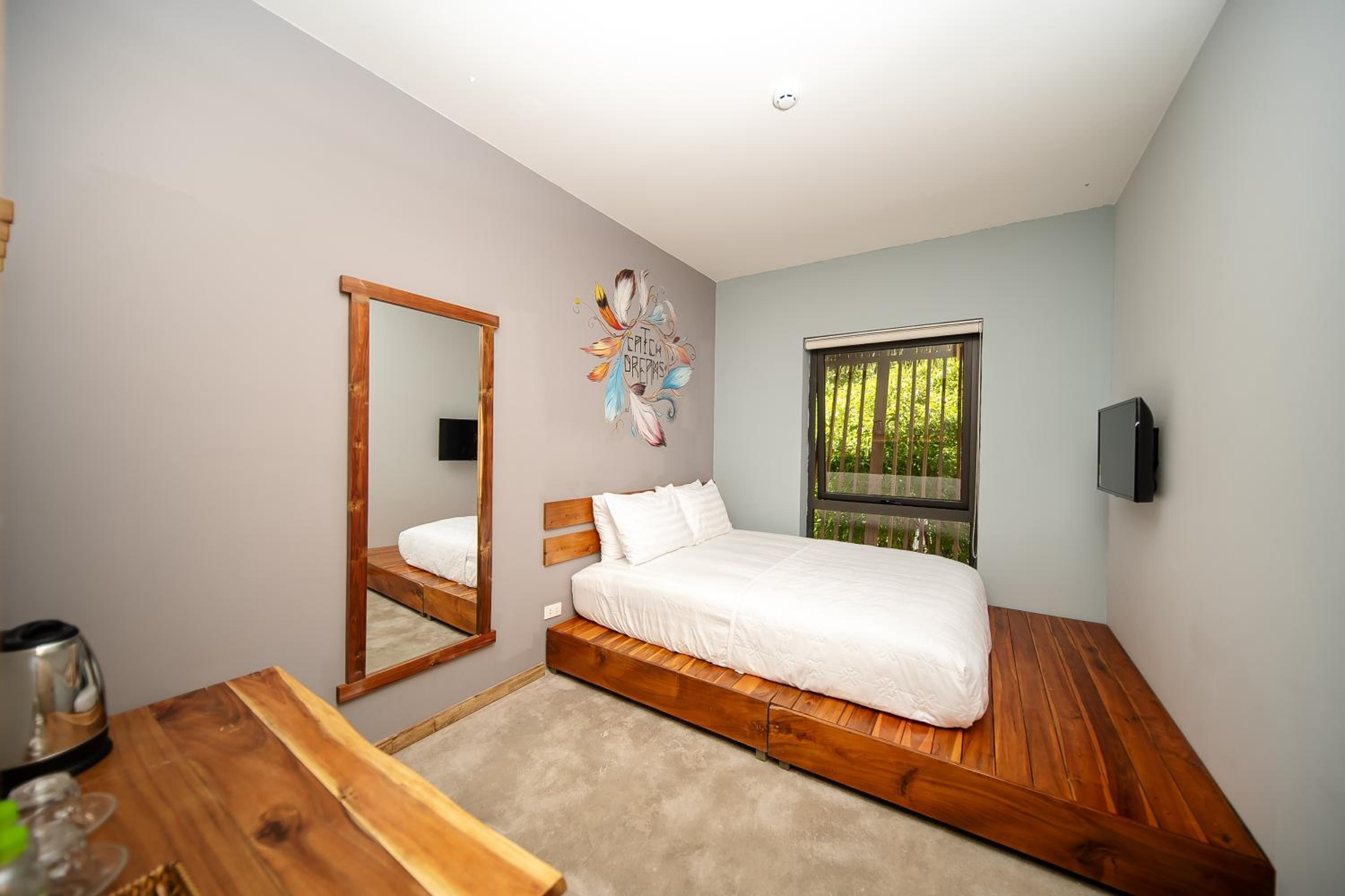 Deluxe Double Room with Window photo 2