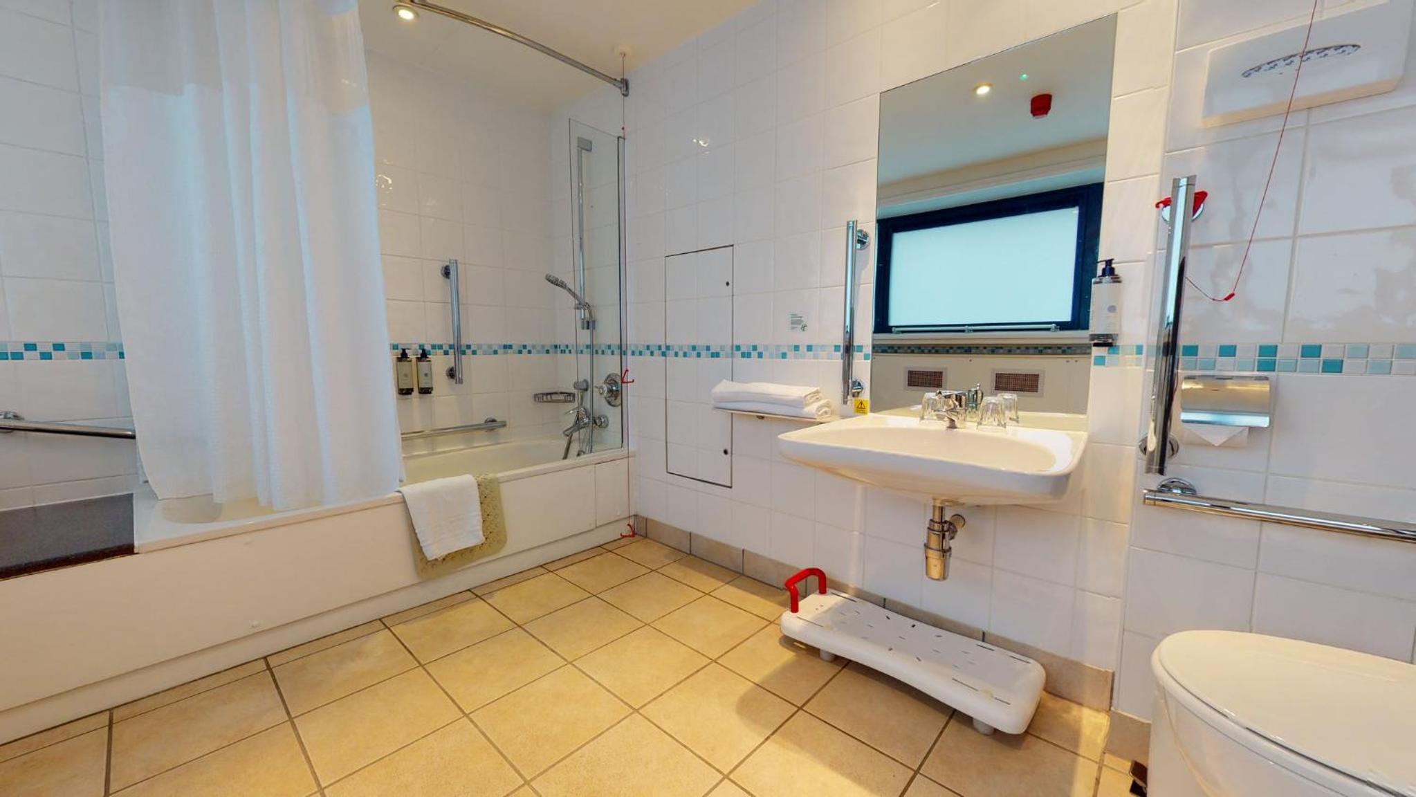 Standard Double Room - Disability Access - Photo 6