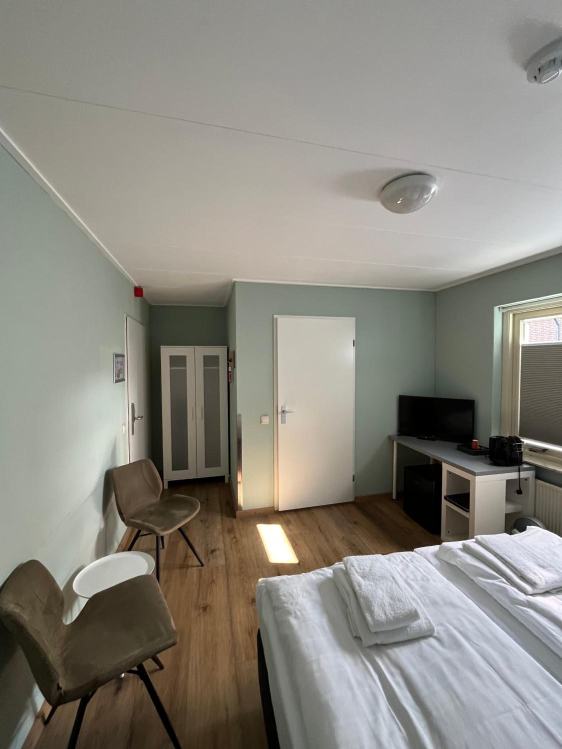 Standard Twin Room photo 2
