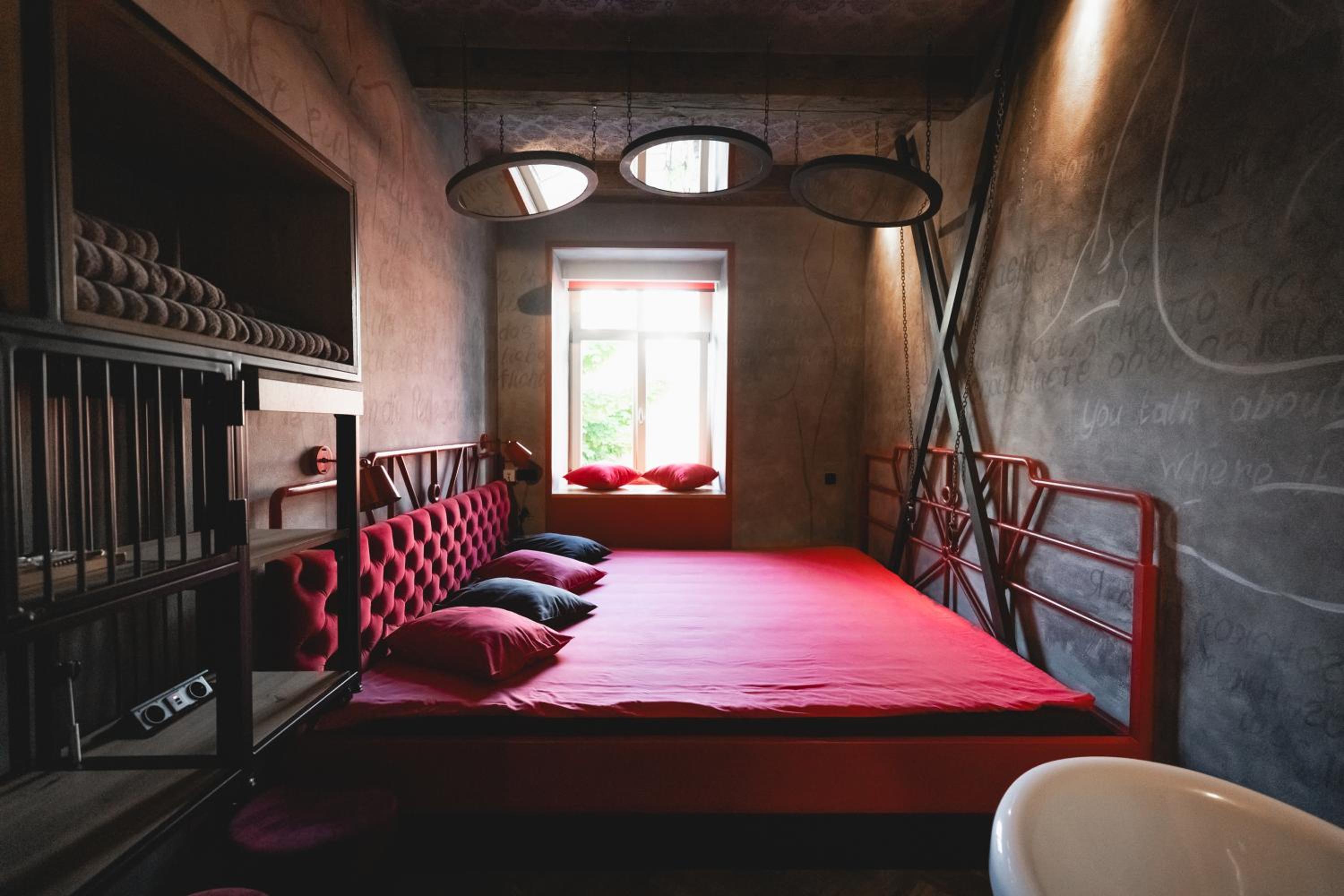 Standard King Room 2