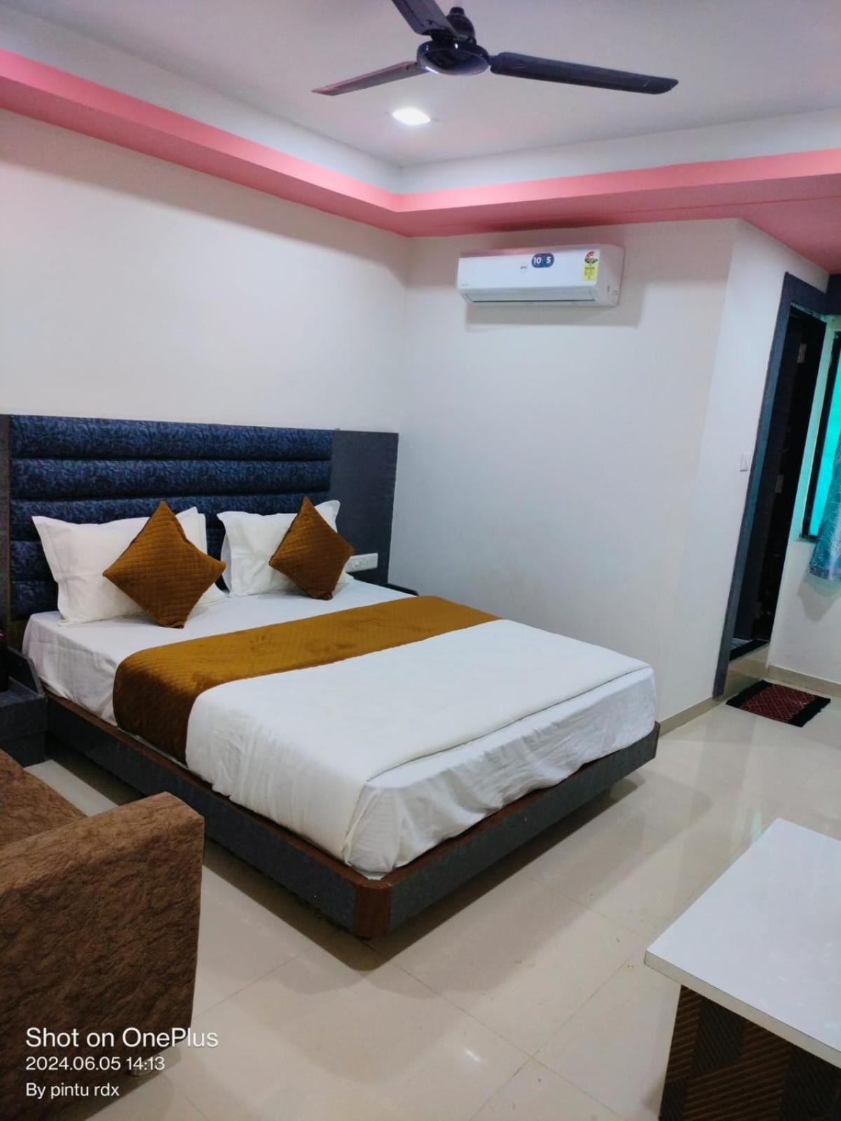 Deluxe Double Room photo 3